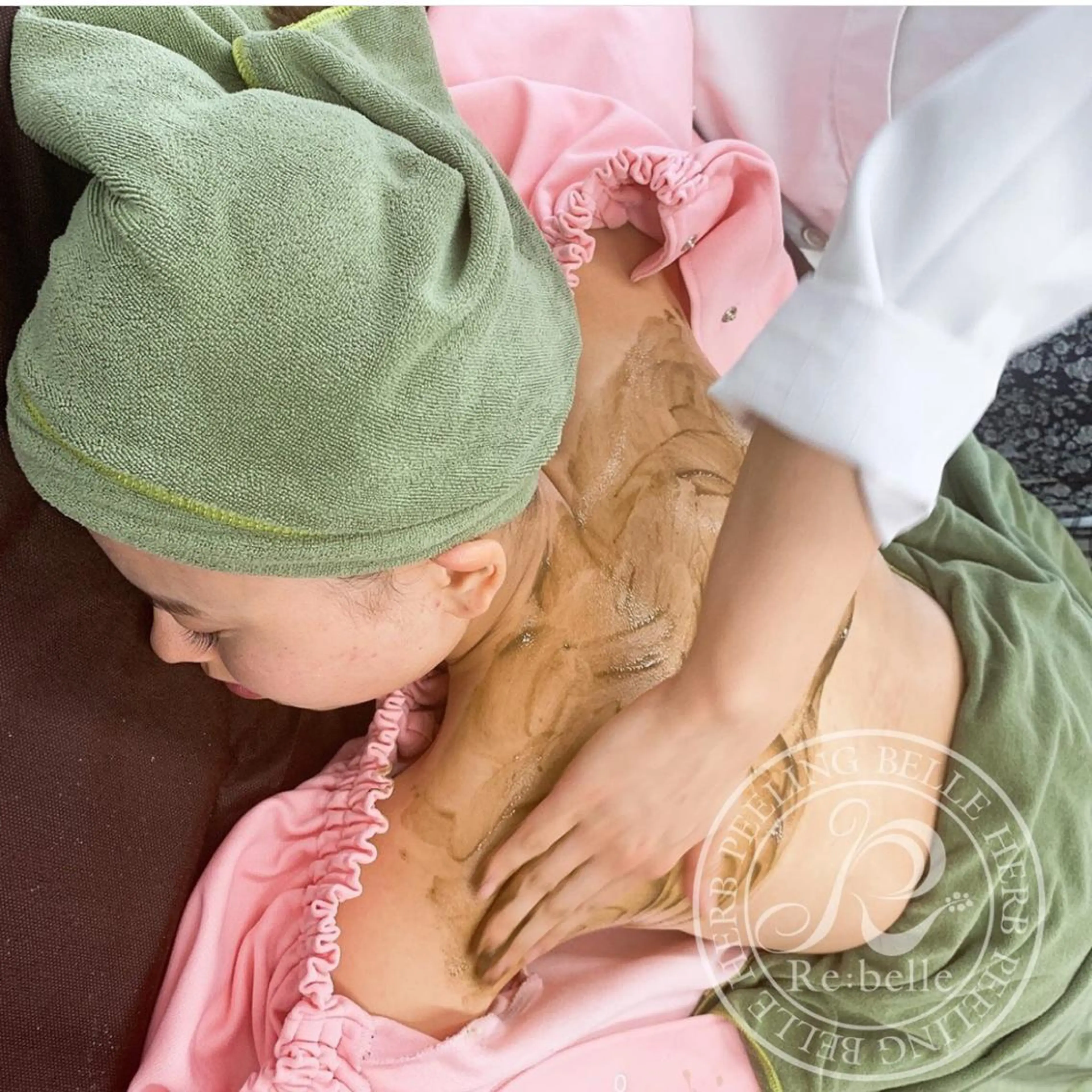 夏に向けて！ブライダルにむけて！背中ハーブピーリング！背中のボツボツ気になる方へ【スモールサイズ】の写真