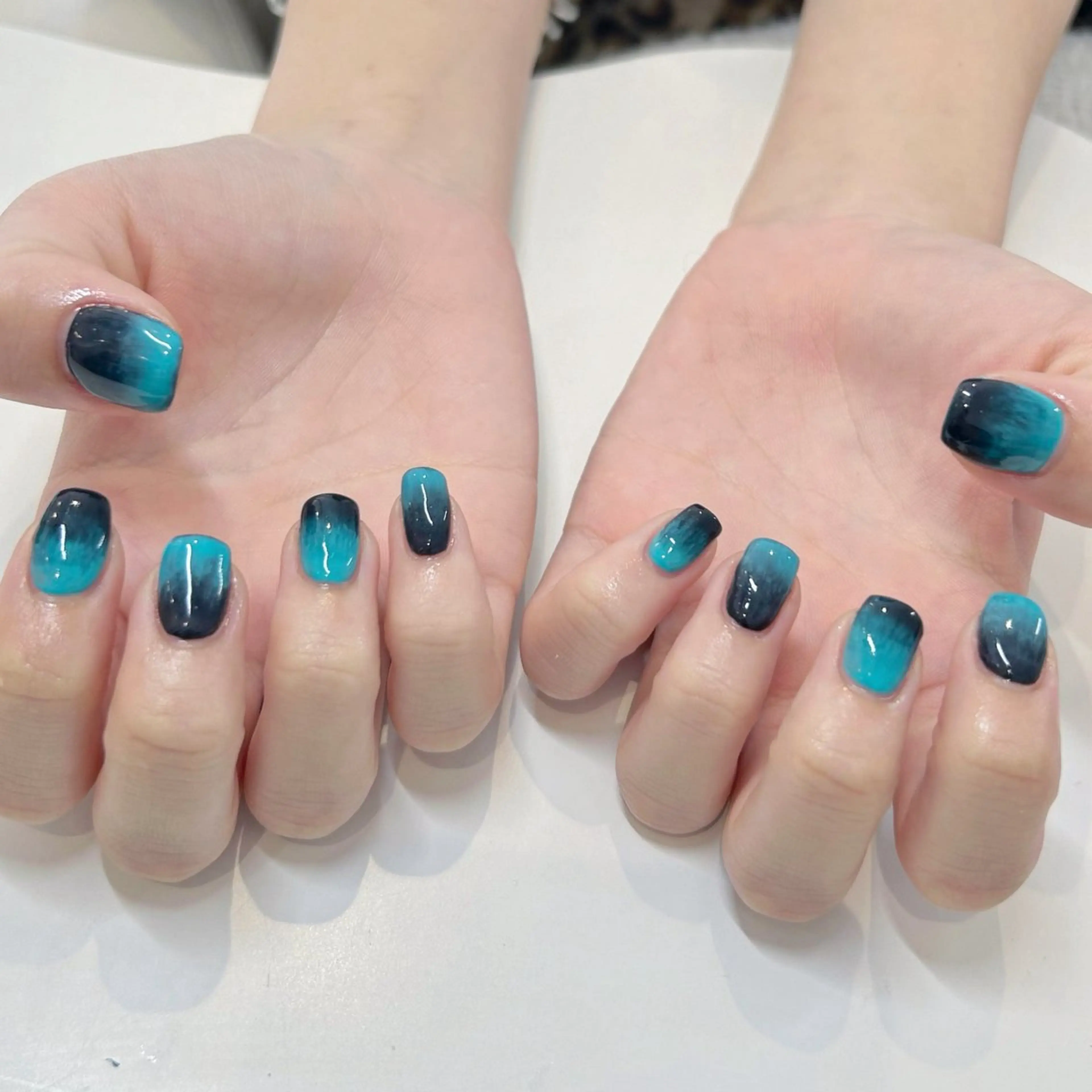 ネイル ブルー グラデーション ネイビー ハンドネイル Uzuki ／ROCCOnailのネイルデザイン