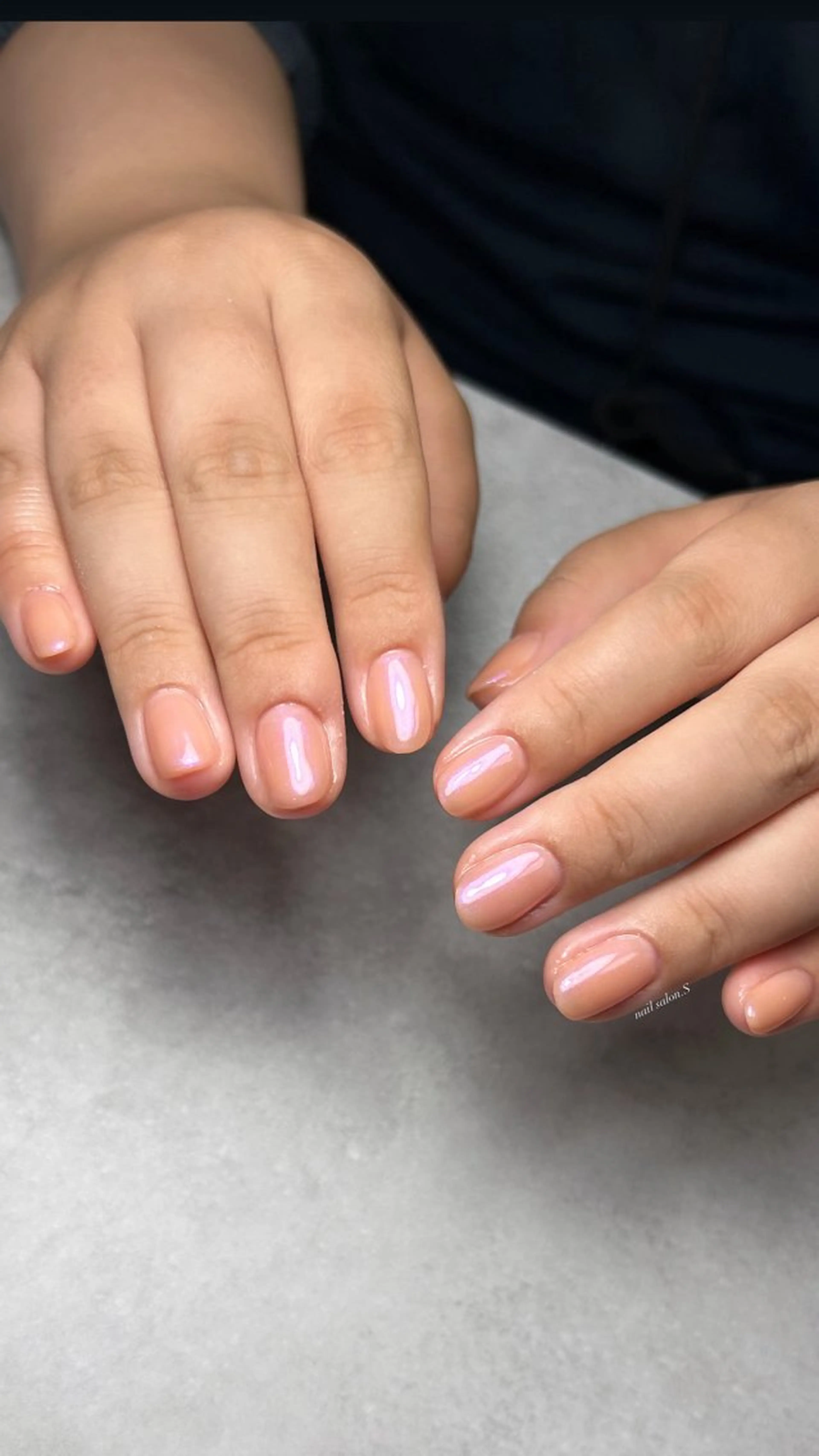 ネイル オーロラネイル 長さ出し ジェルネイル オフィスネイル ワンカラーネイル ハンドネイル 関山 志乃のネイルデザイン