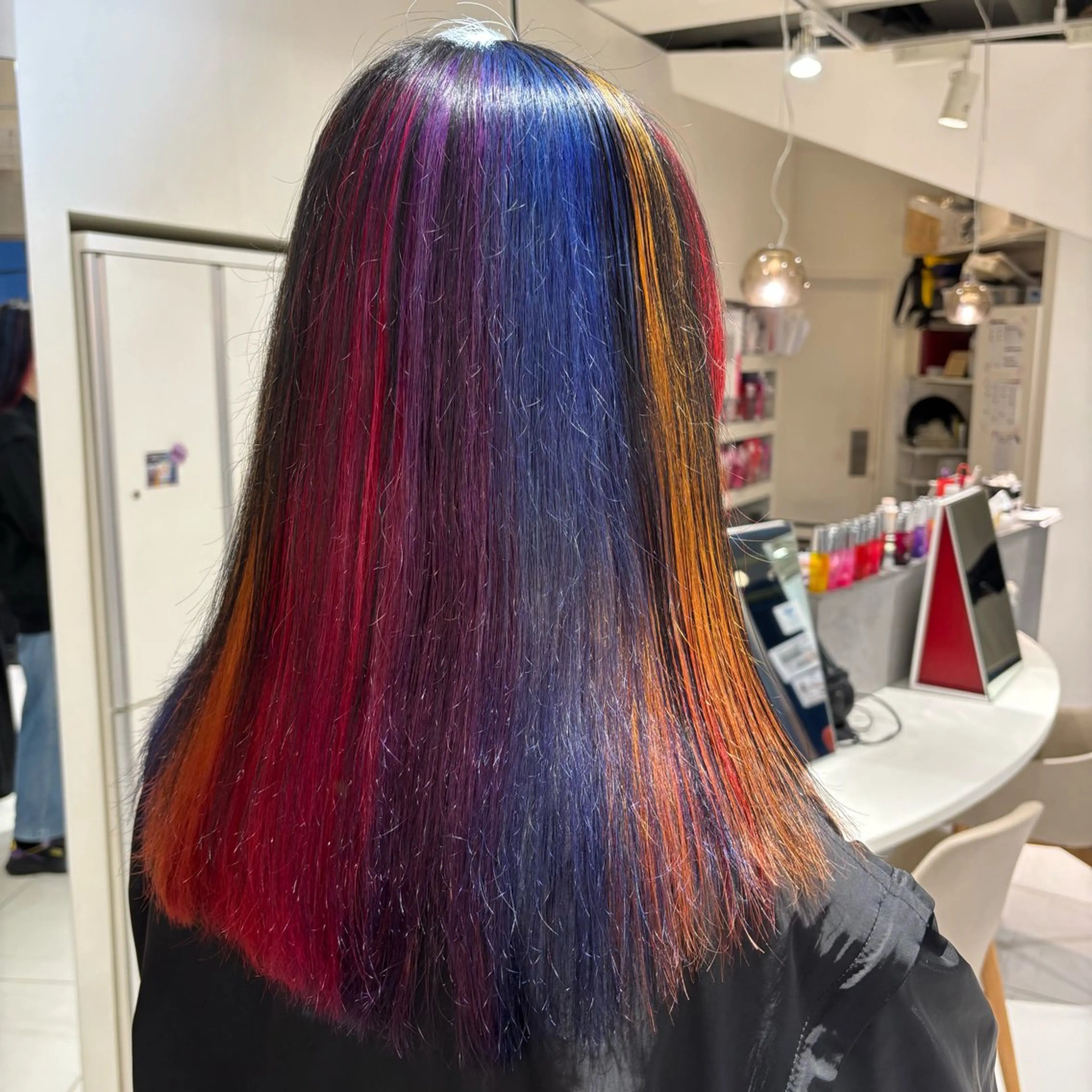 セミロング カラー デザインカラー ユニコーンカラー 由比藤理子 ブリーチカラー🌈のヘアスタイル
