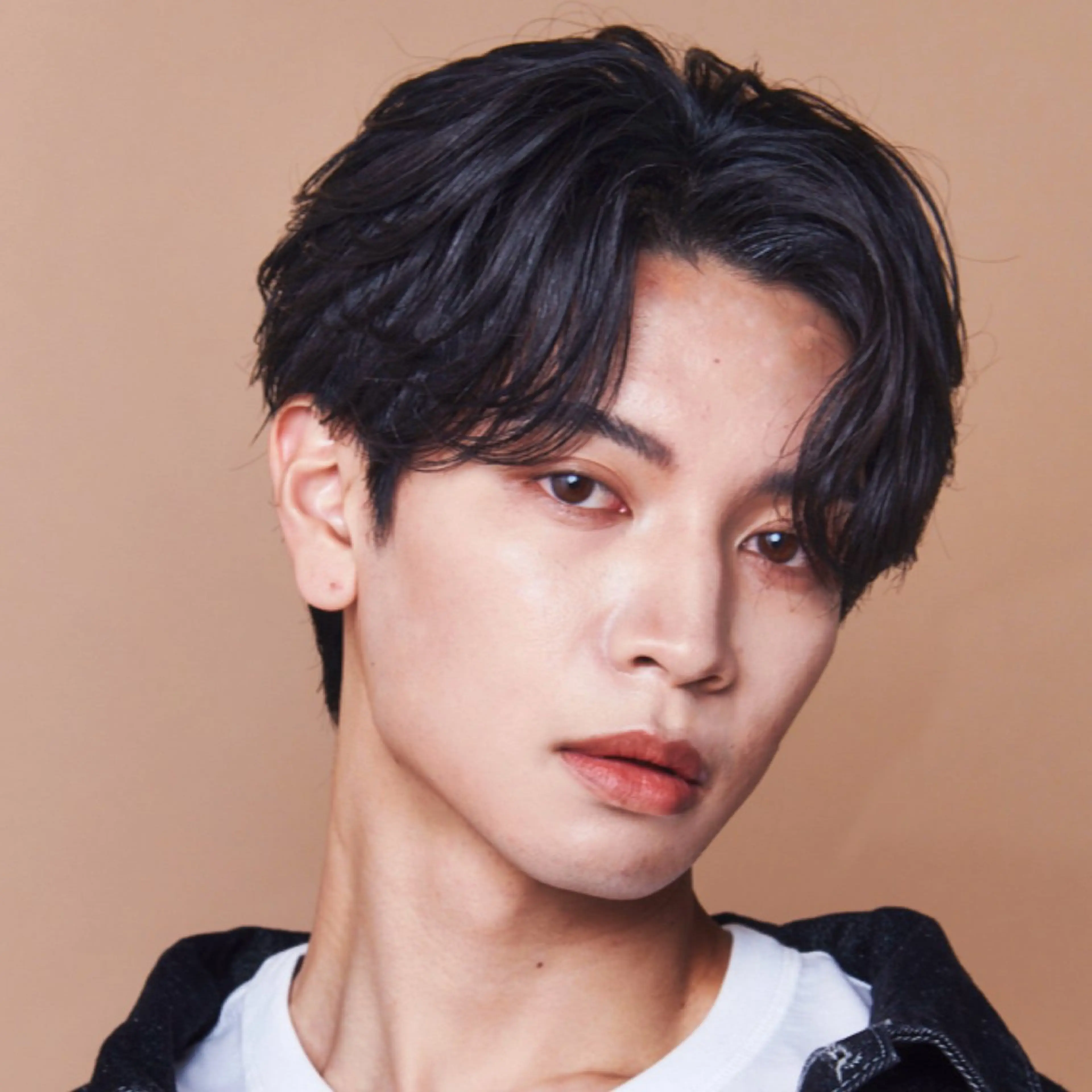 ミディアム パーマ メンズ ミディアムパーマ メンズパーマ くせ毛 縮毛矯正 カット 縮毛矯正 トリートメント ヘッドスパ 【池袋店 店長】伊藤 昂樹/曲がる縮毛矯正のヘアスタイル