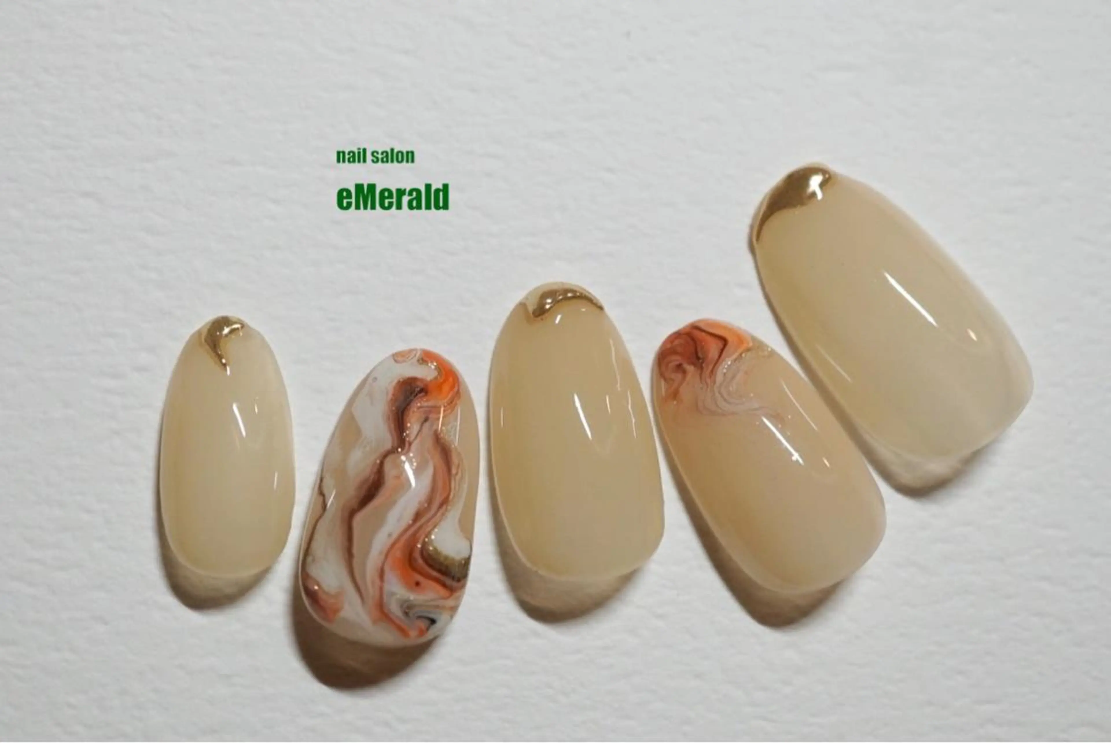 ネイル アートネイル 大理石ネイル(マーブル) ミラーネイル nailsalon eMeraldのネイルデザイン