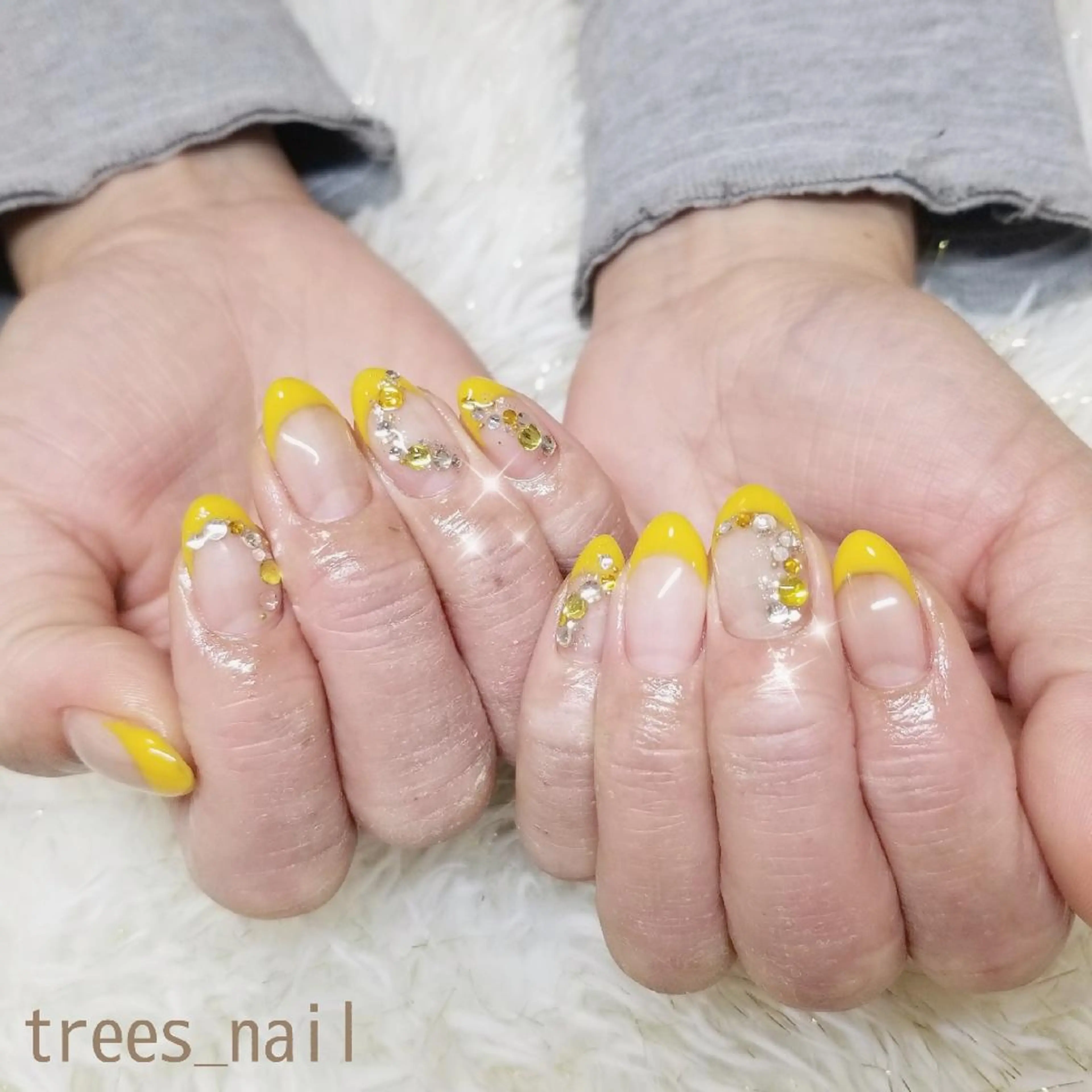 ネイル フレンチネイル ジェルネイル パラジェル 春ネイル 黄色 ハンドネイル フットネイル trees_ nailのネイルデザイン