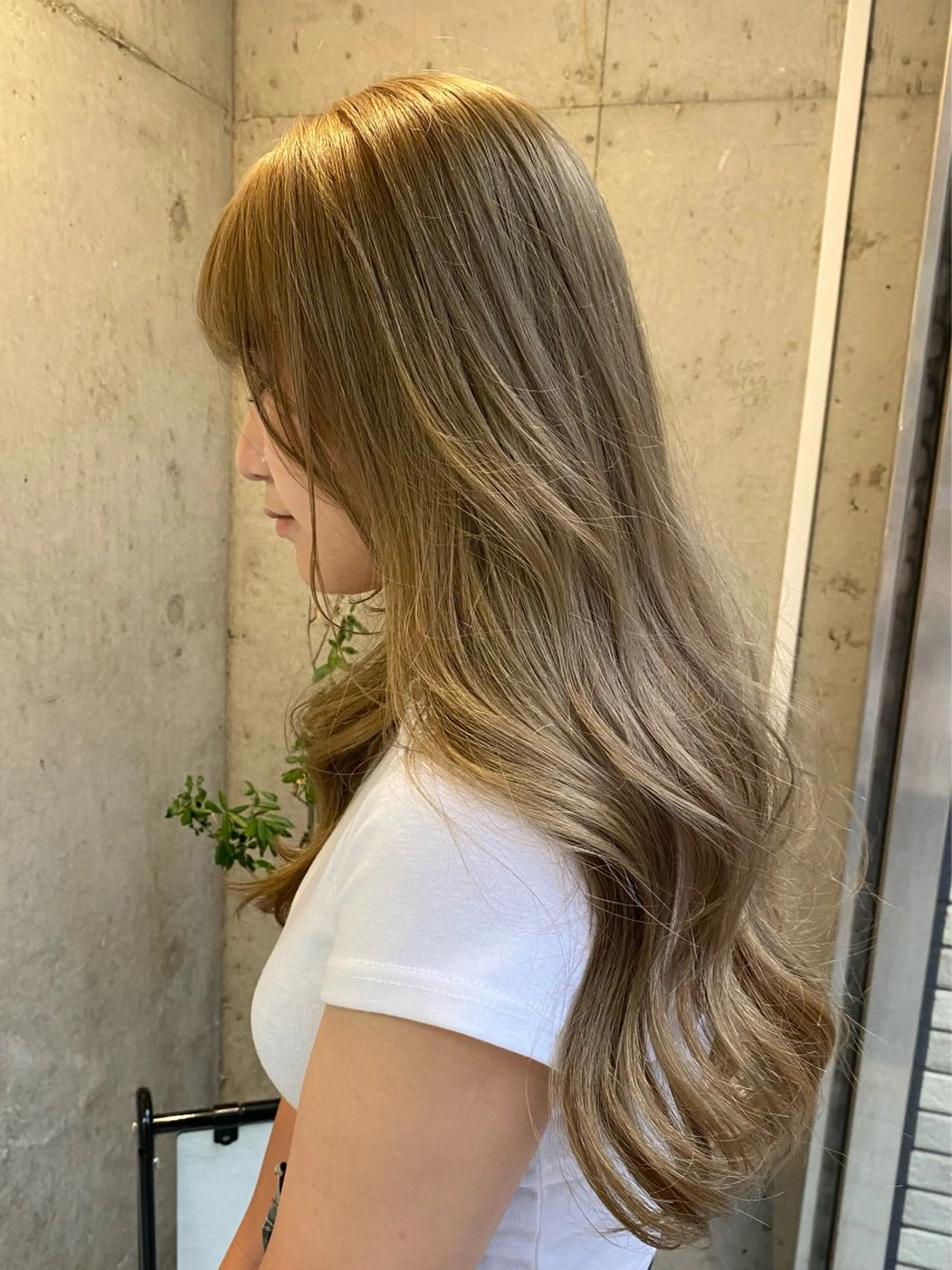 ロング カラー ヘアカラー トリートメント ヘアセット ベージュカラー🐏 🤎塚原優芽のヘアスタイル