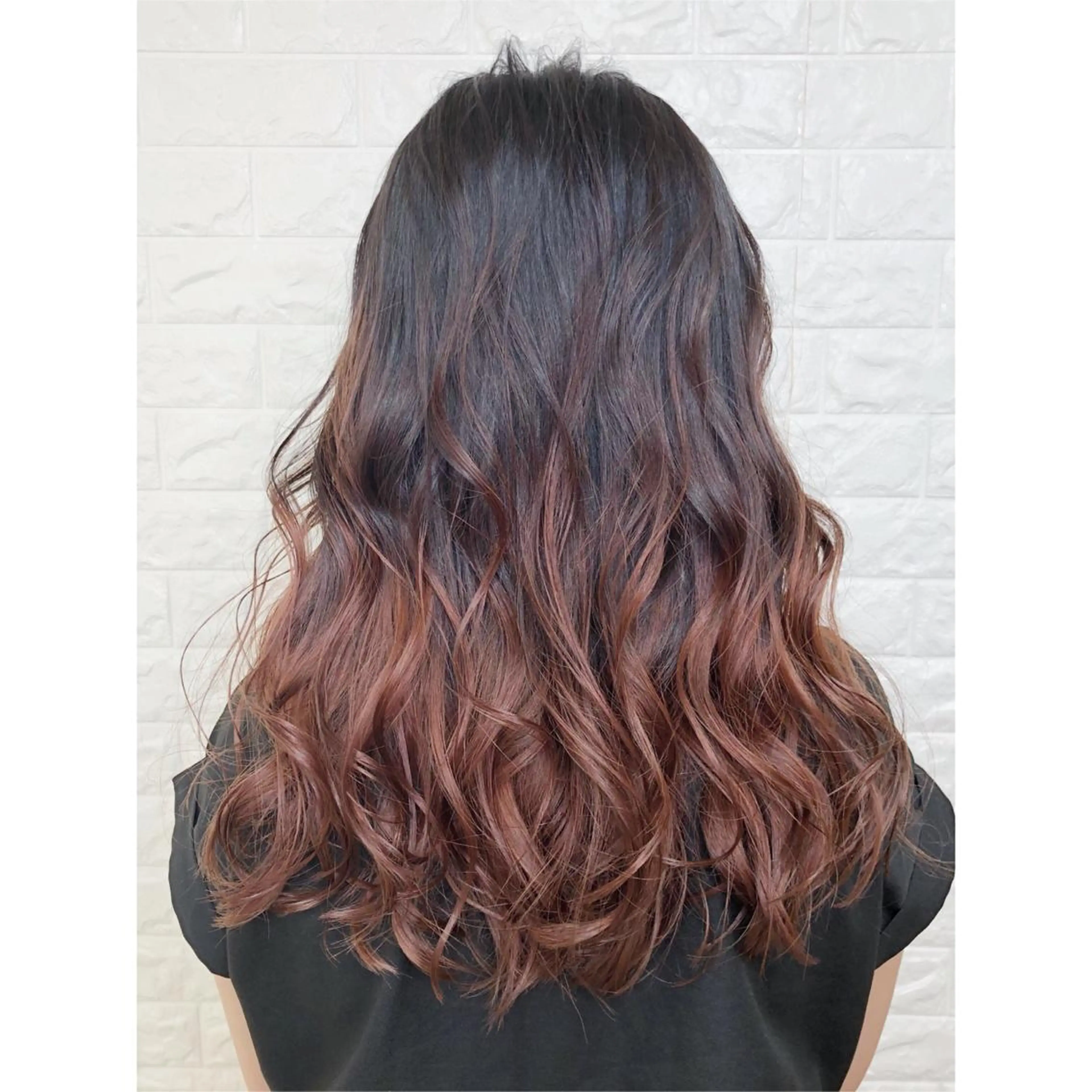 セミロング カラー バレイヤージュ ベージュカラー ピンクカラー ピンクベージュ レイヤーカット KIZU 髪質改善 オカルト怪談のヘアスタイル