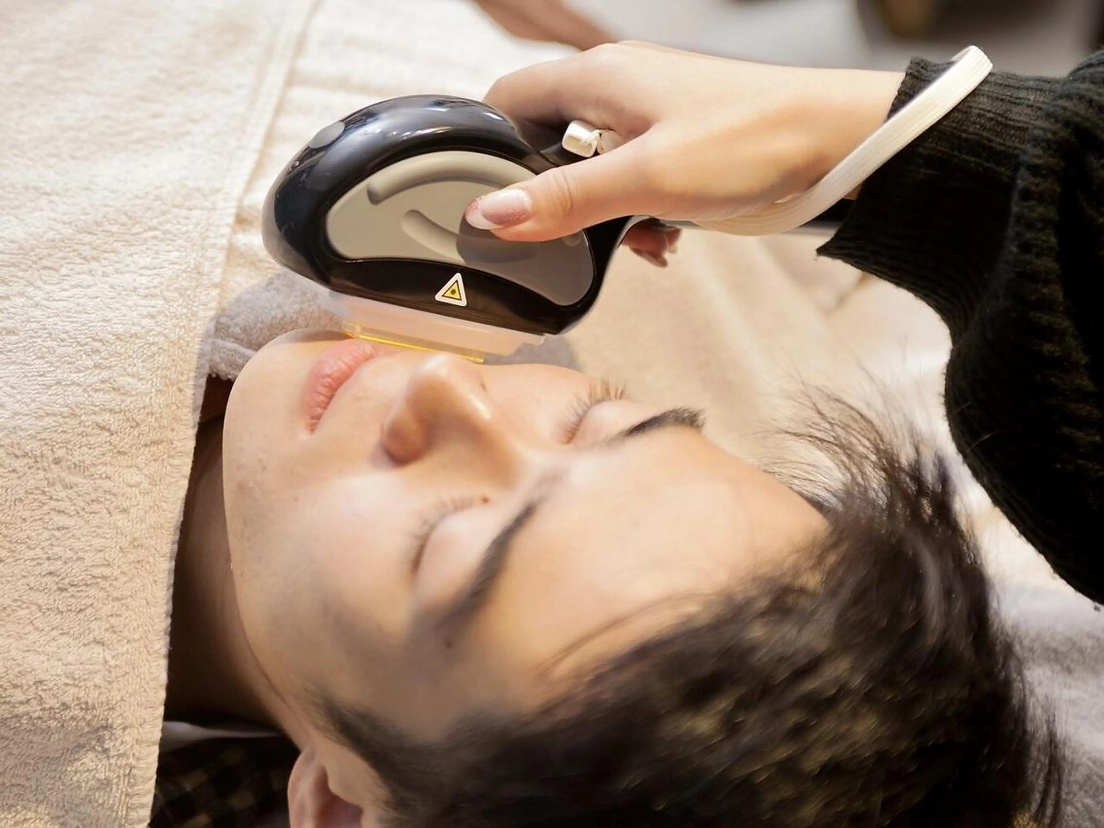 【メンズ】ヒゲ脱毛セット  鼻下・あご・頬・もみあげ、首セット＋カウンセリングの写真