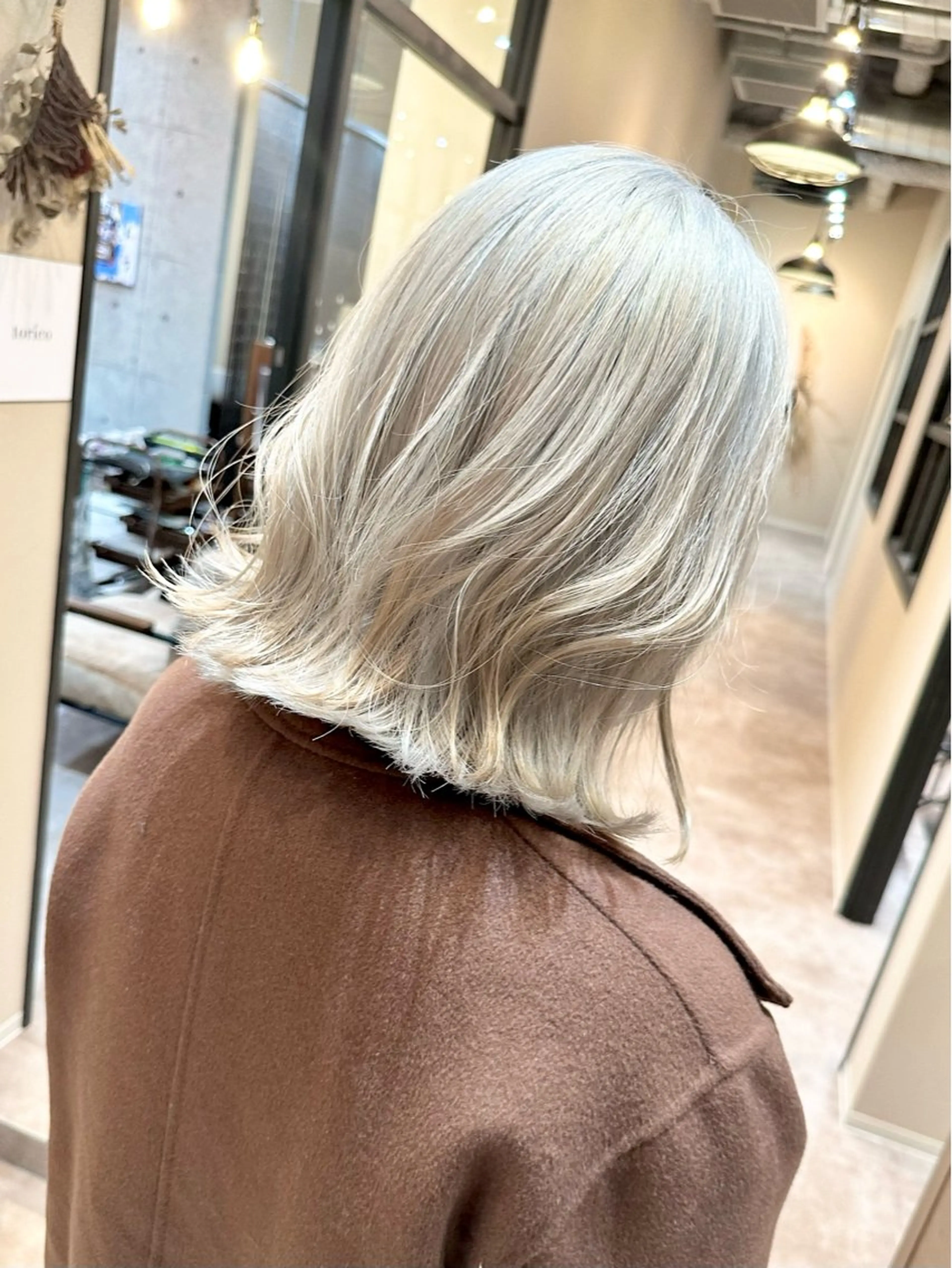 ミディアム 🔷ブリーチバレイヤ ージュ🔷飯野達也のヘアスタイル