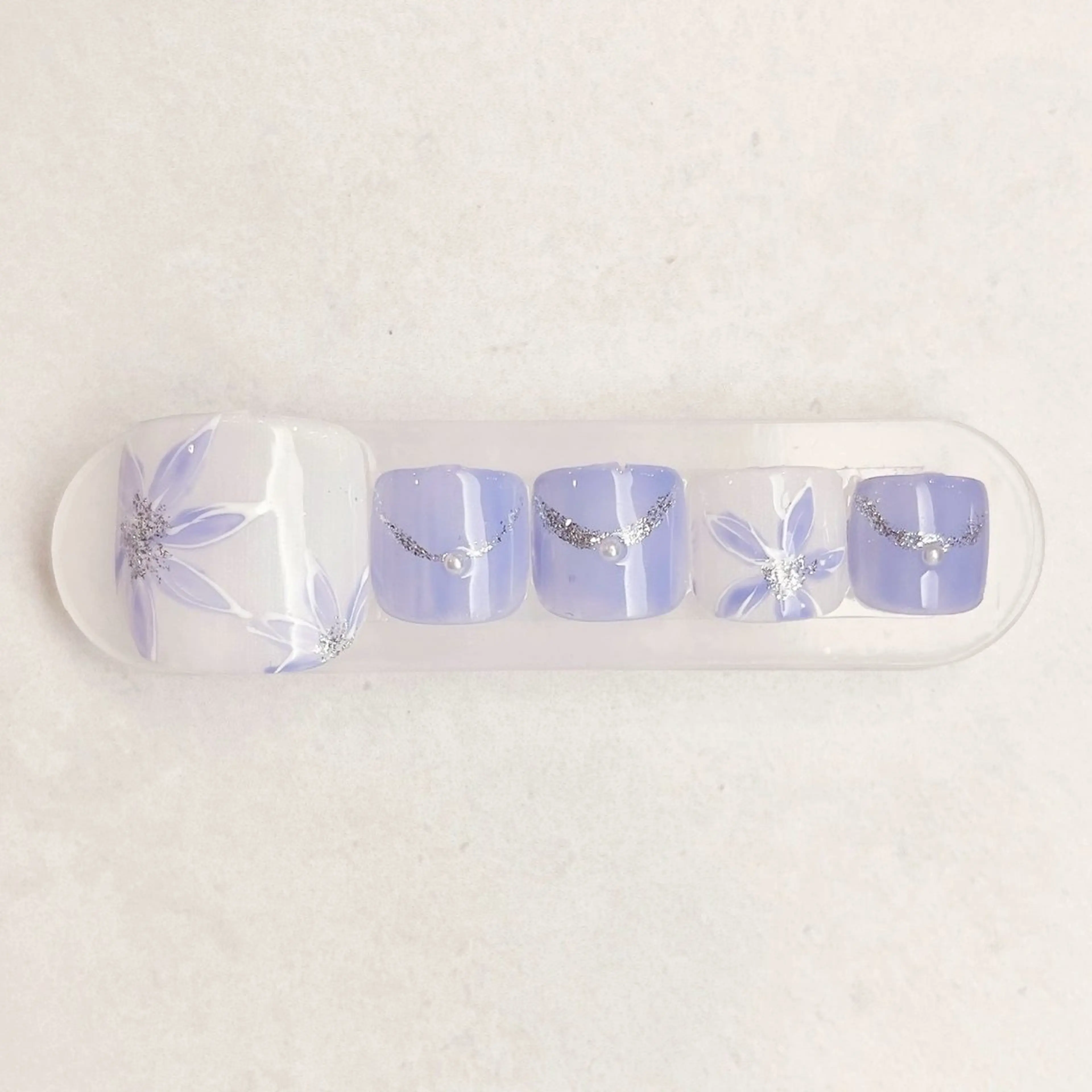 ネイル 早野 美菜子のネイルデザイン