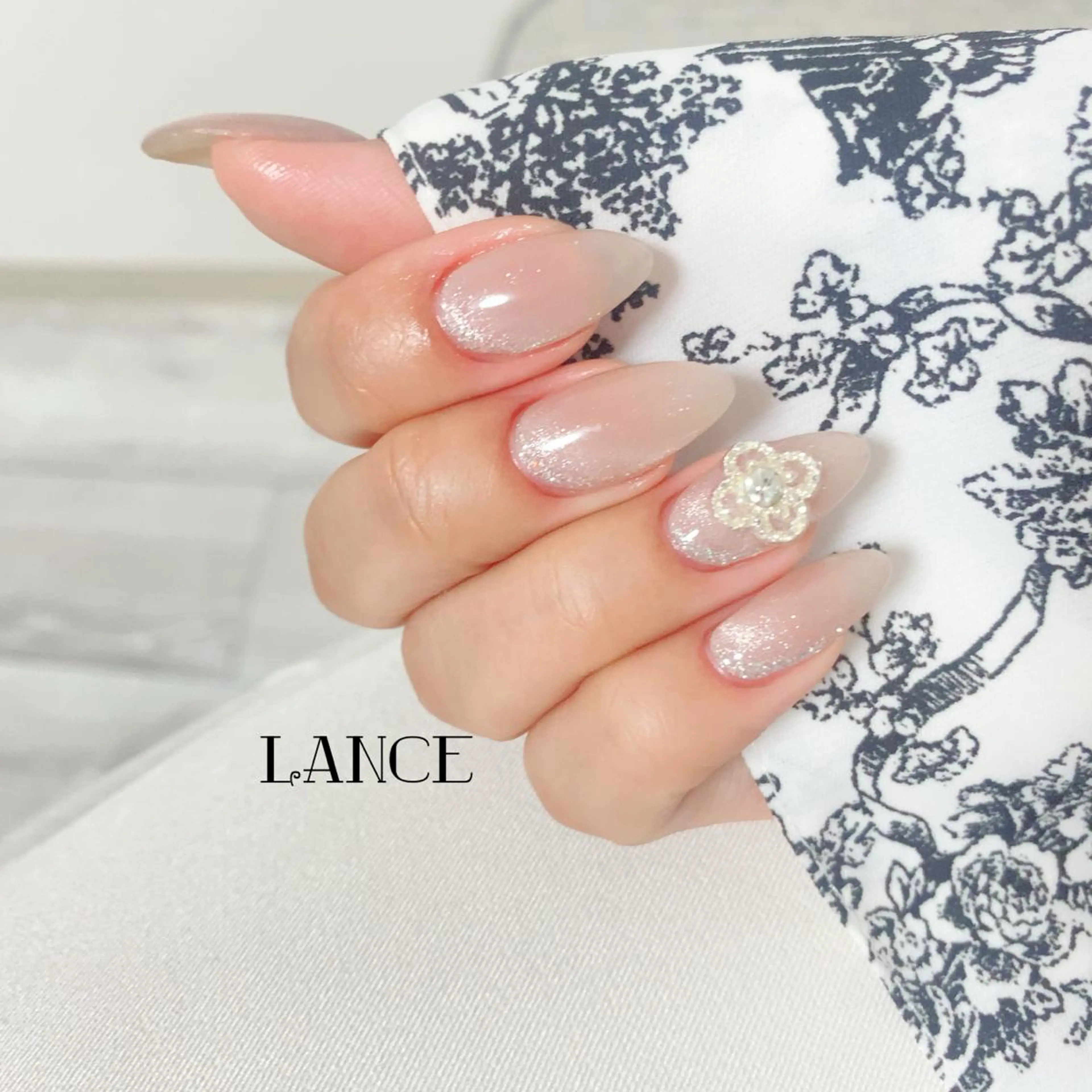 ミディアム ネイル オーロラネイル フレンチネイル グラデーション キラキラネイル シンプルネイル ハンドネイル Lance nailのネイルデザイン