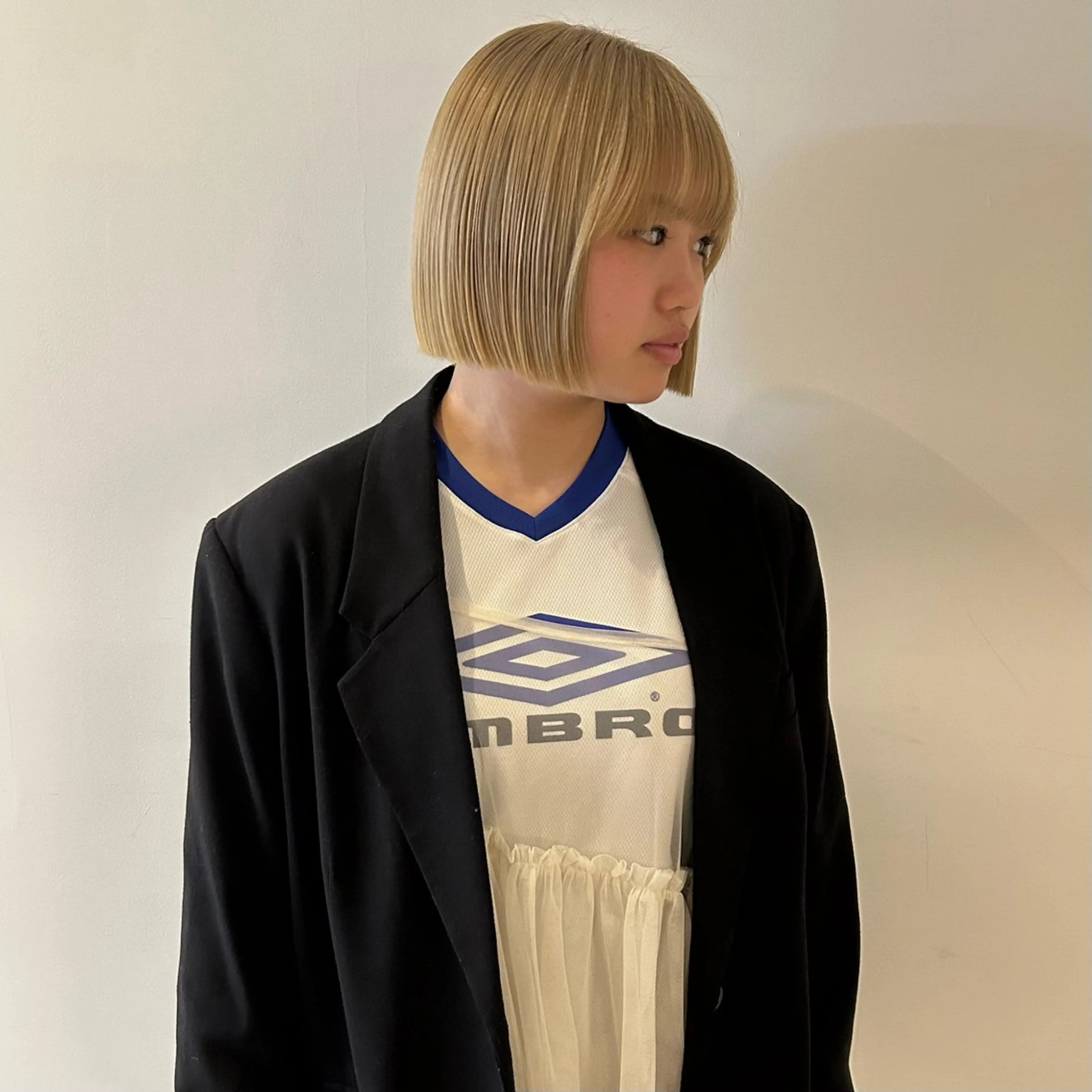 ショート カラー ブリーチ ケアブリーチ 透明感カラー ダブルカラー ブリーチなしカラー nonoka オリーブ/グレージュのヘアスタイル