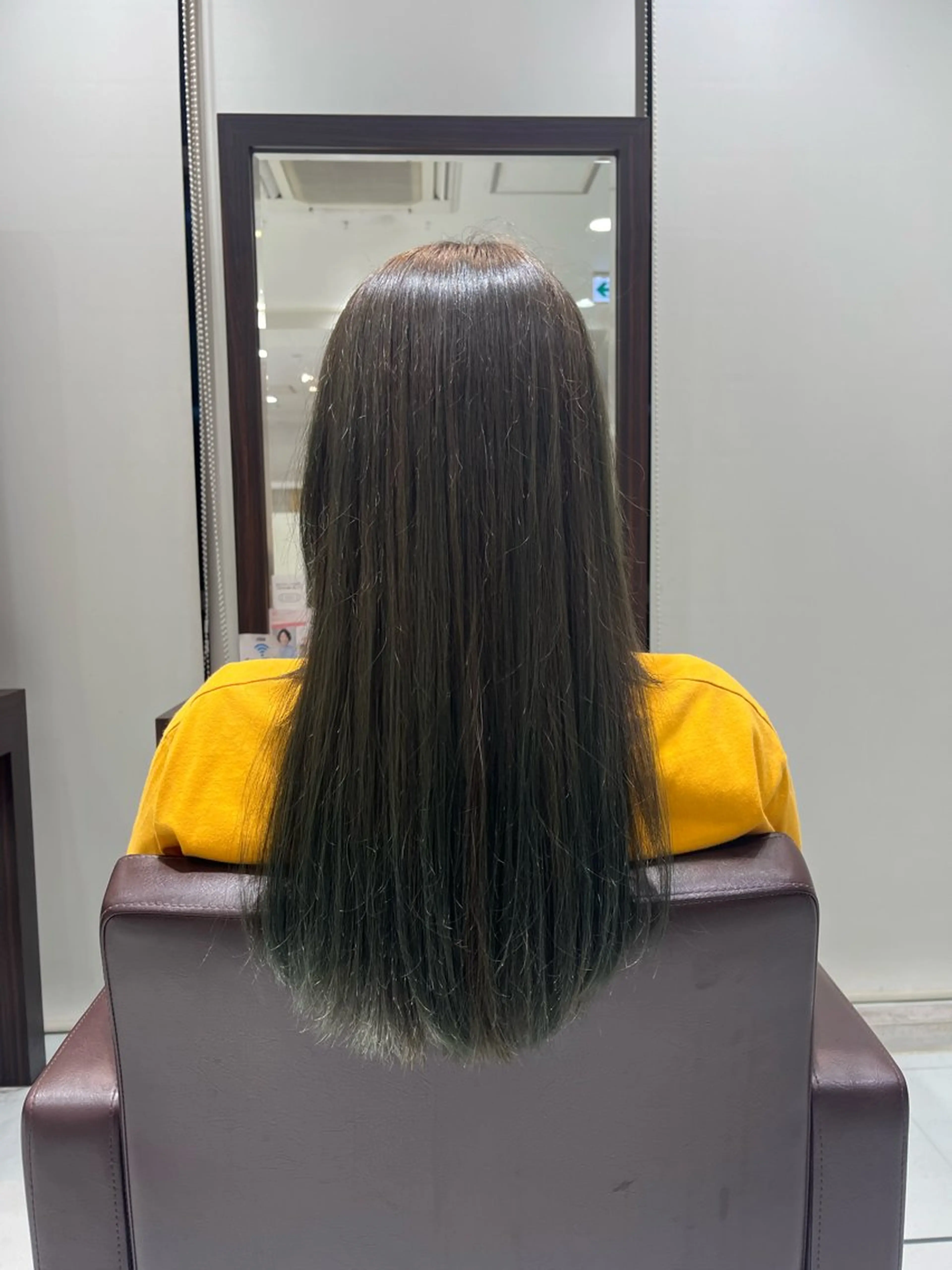 カラー グレージュ オリーブグレージュ オリーブグレー 藤並 ファニャのヘアスタイル