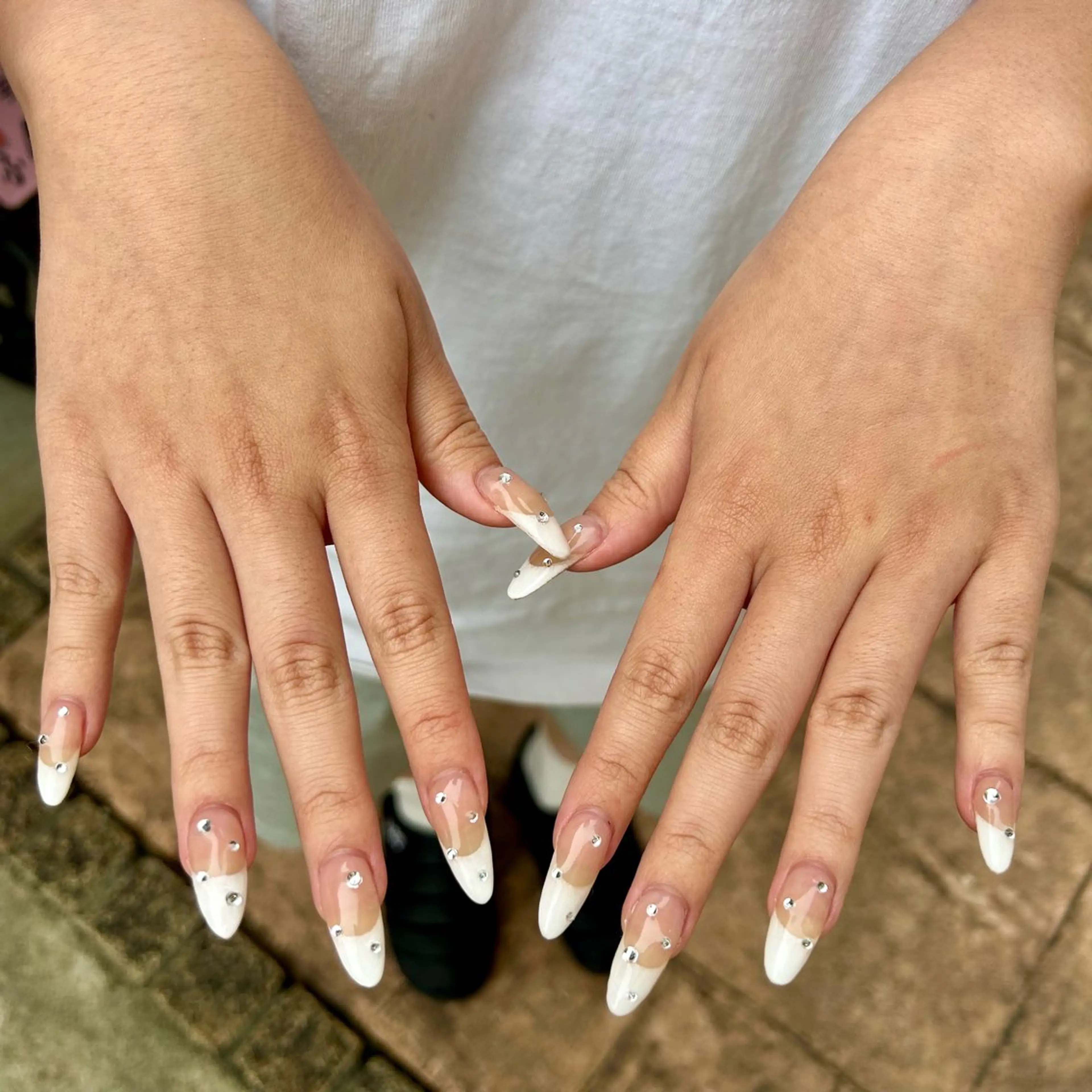 ネイル フレンチネイル ストーンネイル ハンドネイル en.nail KOIKOのネイルデザイン