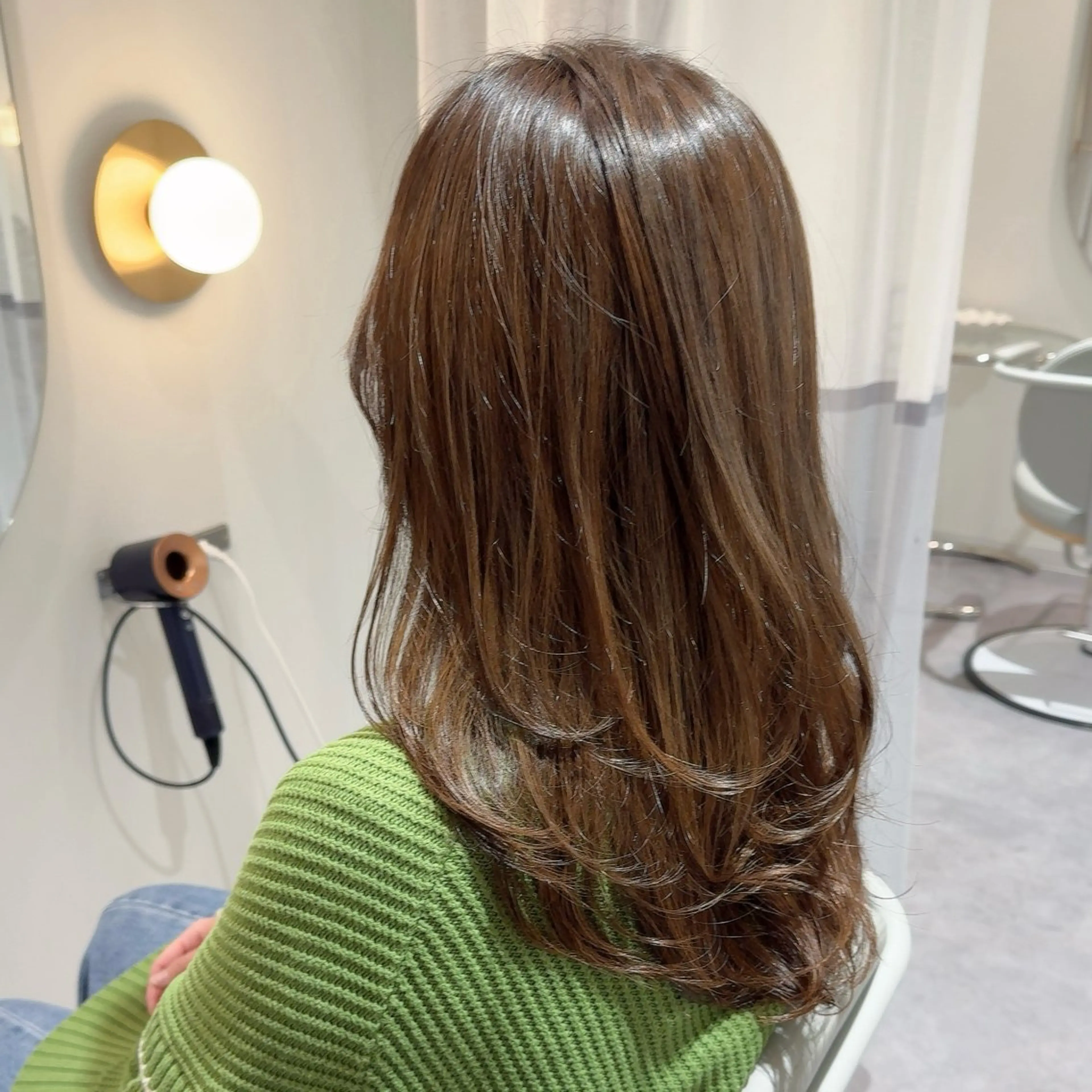 カラー 髙井 麻帆のヘアスタイル