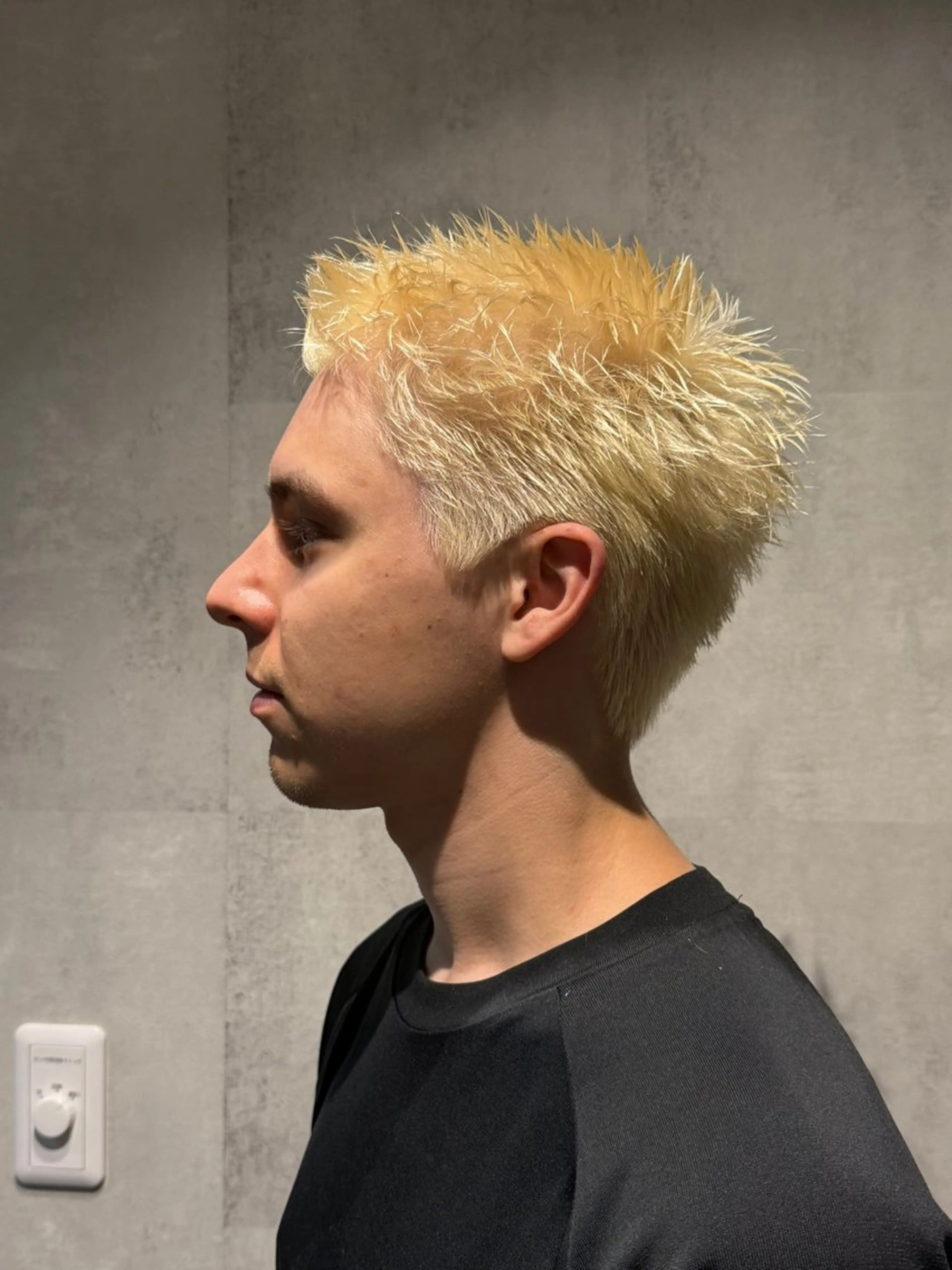 ショート カラー メンズ 抜きっぱなしブロンド ブロンド カット ヘアカラー スパイキーショート/ 短髪/渋谷/kiyoのヘアスタイル
