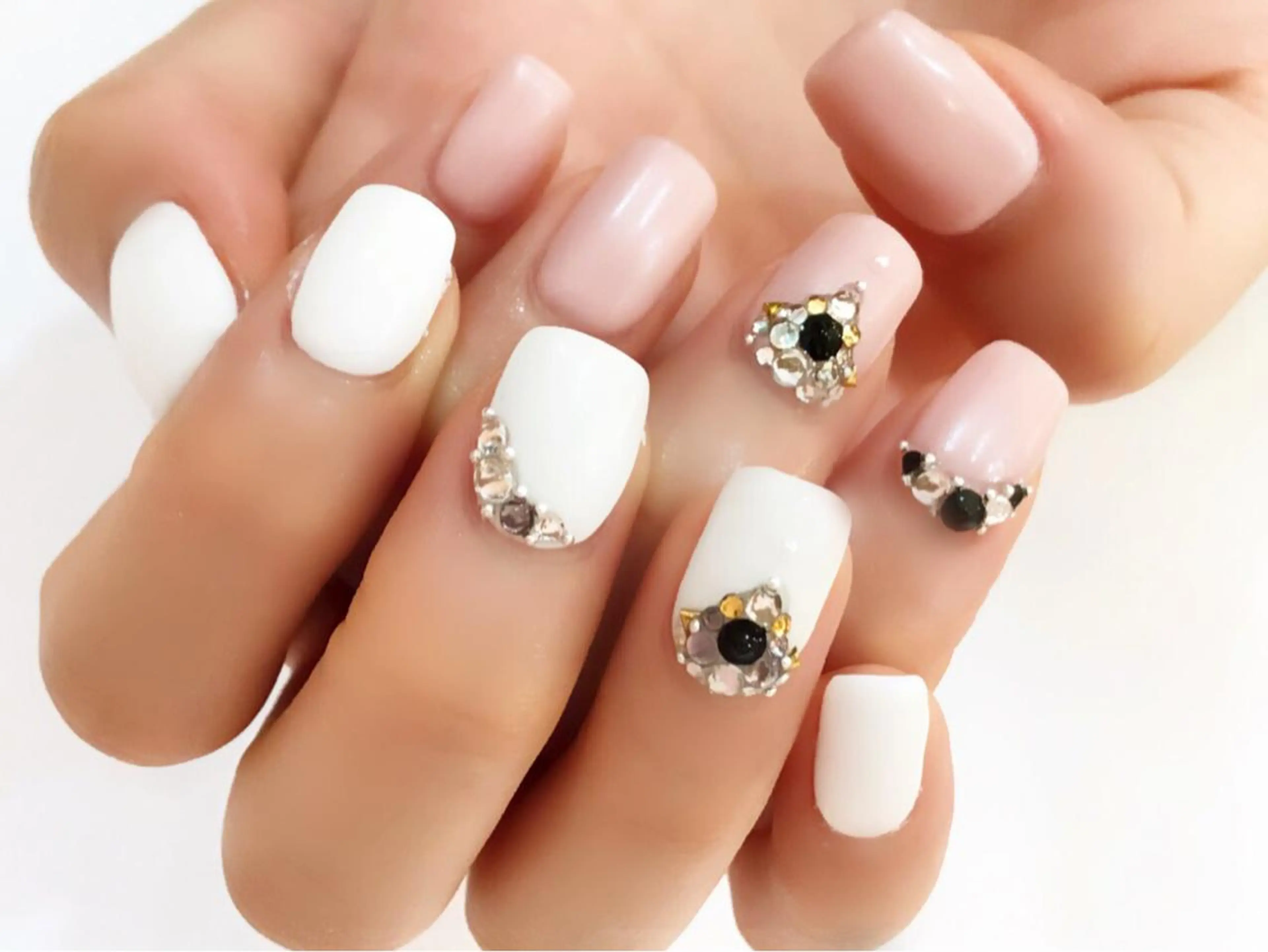 ミディアム カラー ネイル 成人式 ネイルチップ NAILSGOGO shibuyaのネイルデザイン