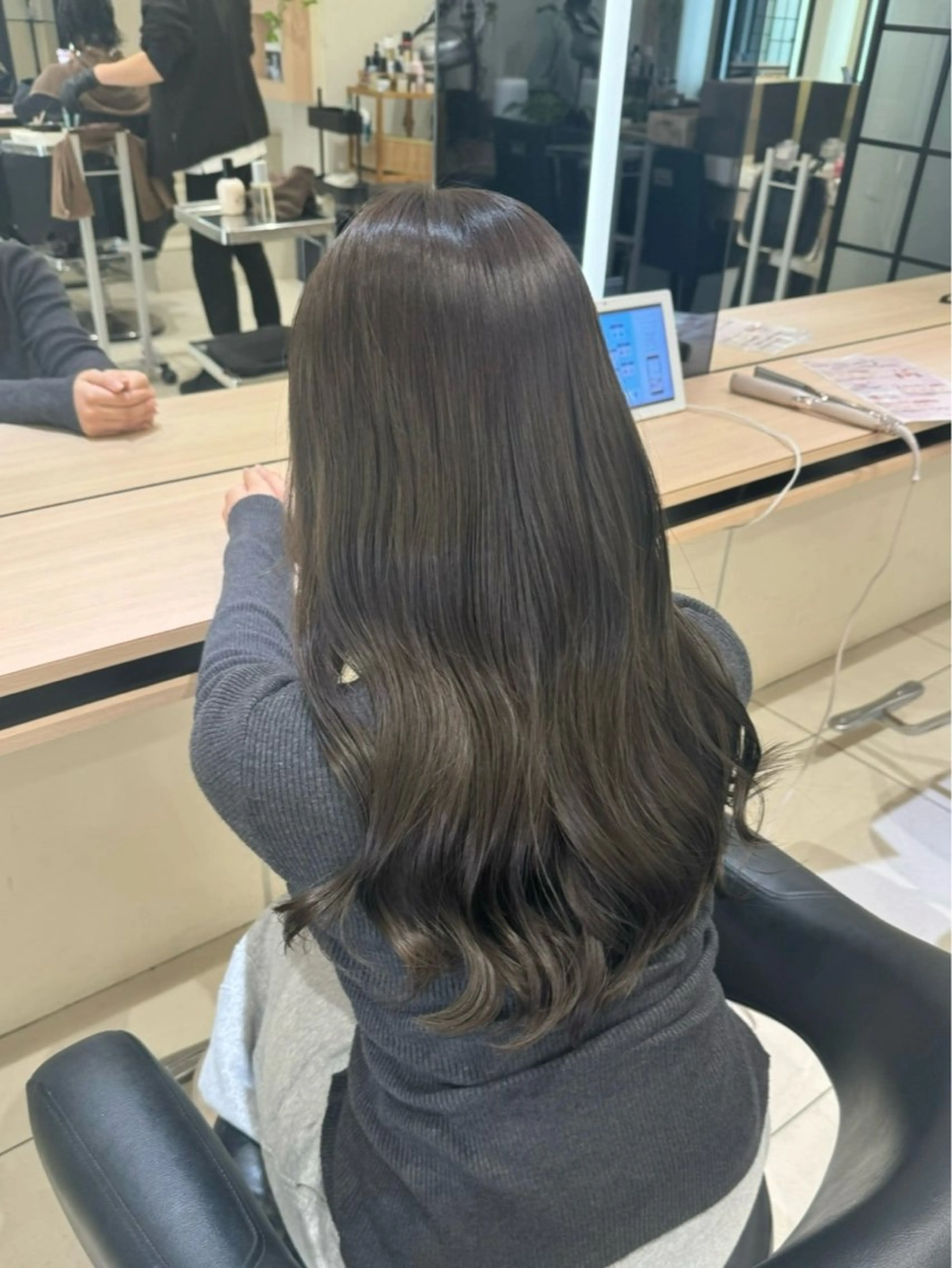 ロング カラー ヘアカラー トリートメント ひなの🫧ベージュ系 艶カラーのヘアスタイル