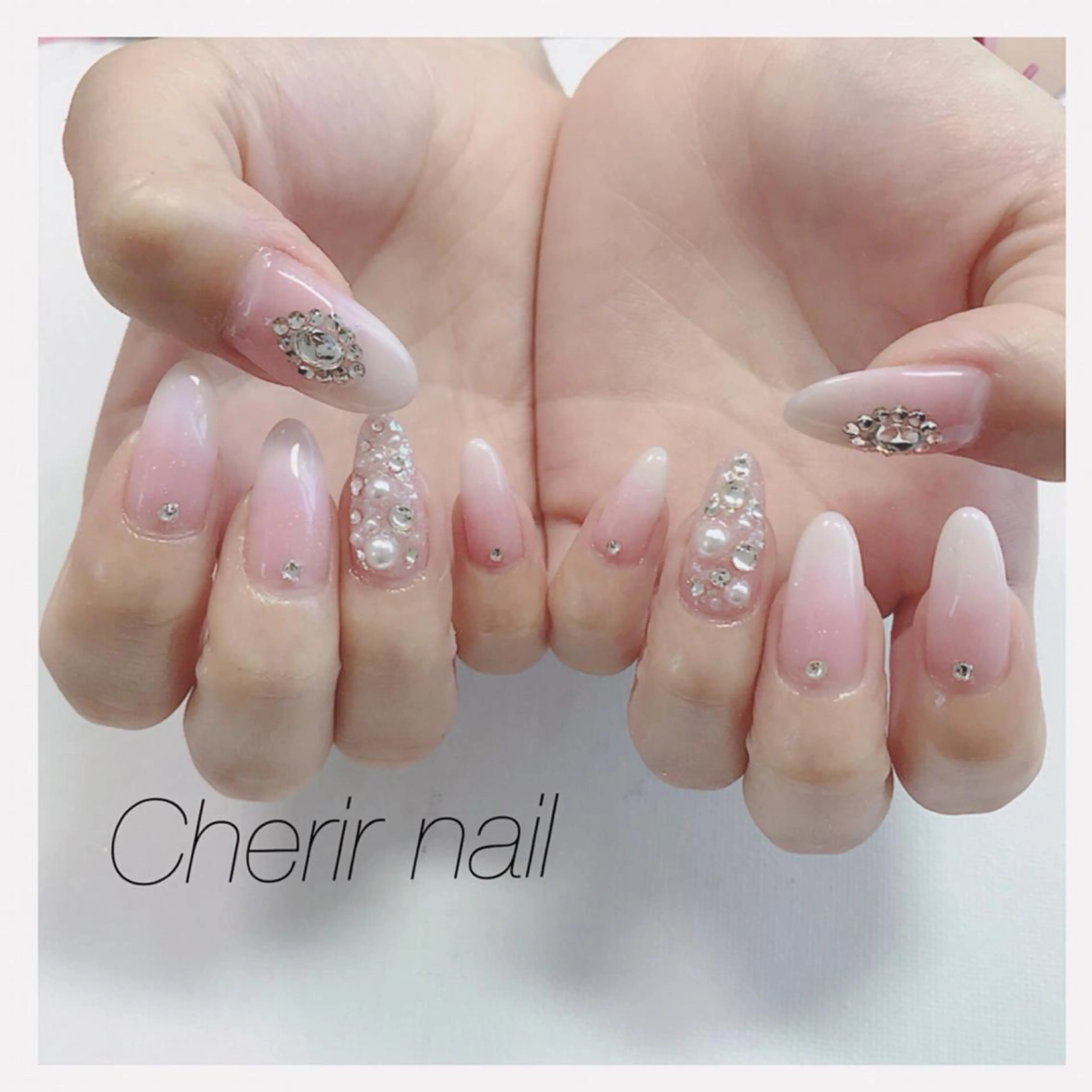 ネイル グラデーション キラキラネイル ラメ(グリッター) ロングネイル ピンク ハンドネイル Cherirnail kaoriのネイルデザイン