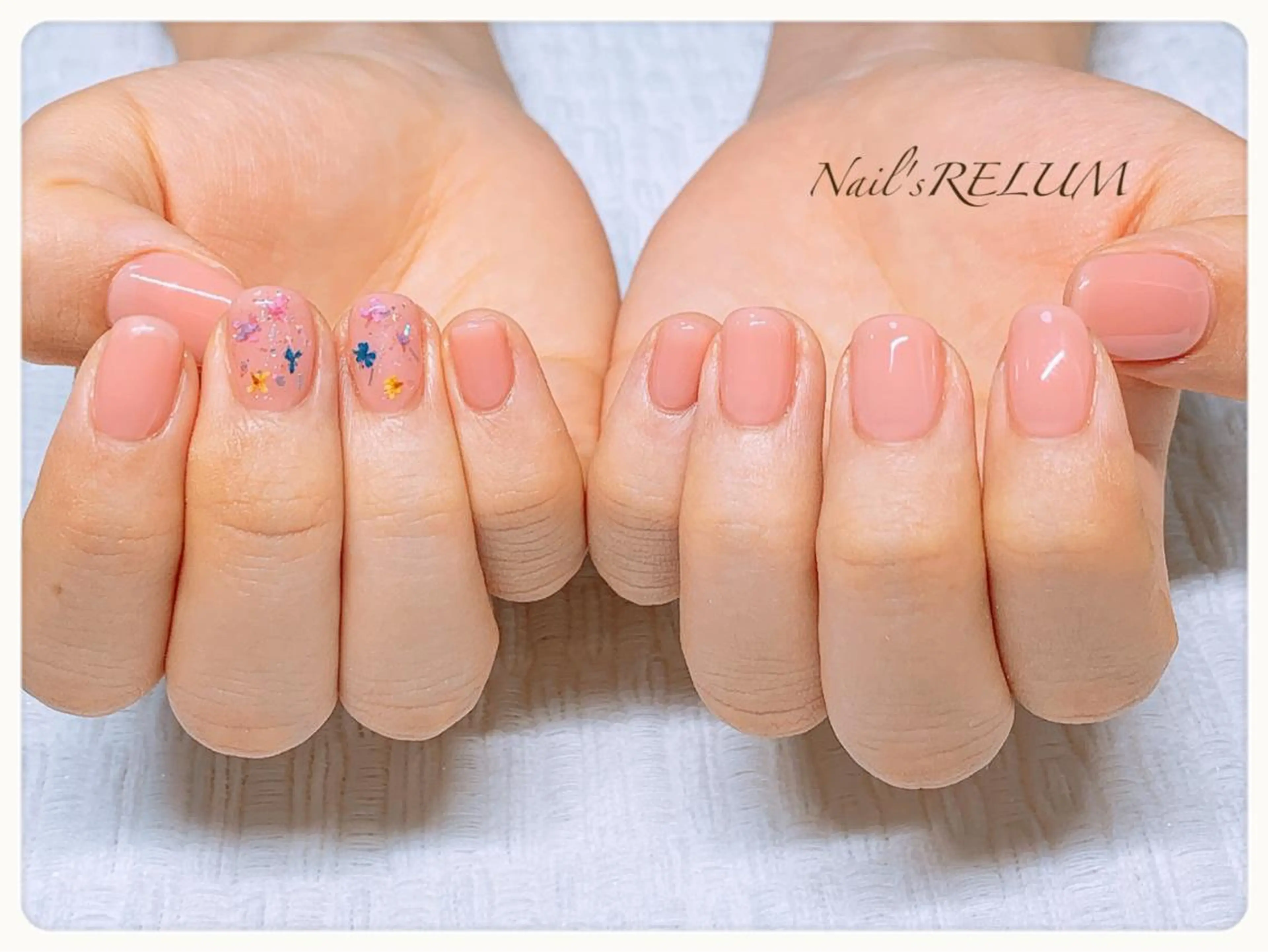 ネイル THECOLORS所属・近貞 莉奈のネイルデザイン