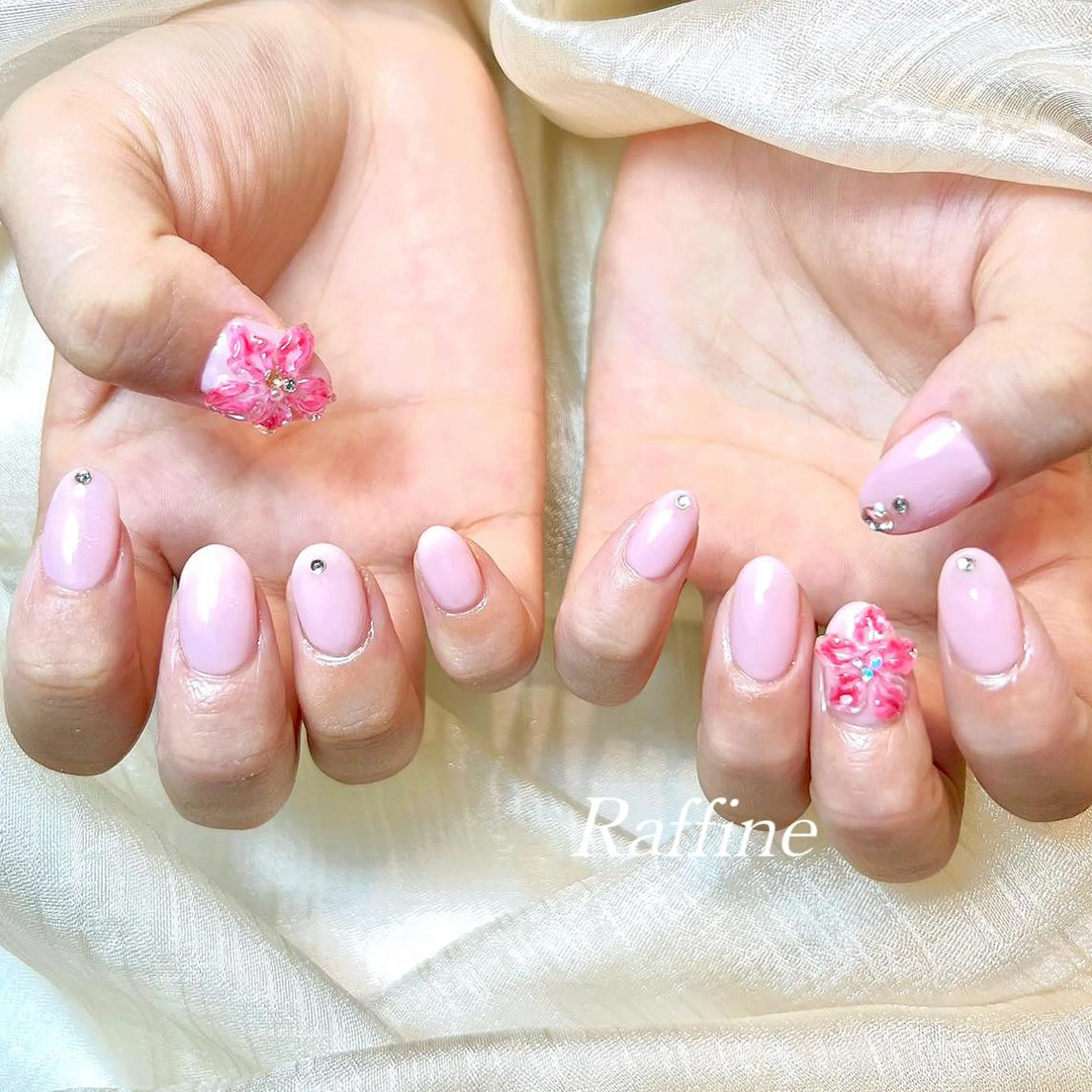 ネイル RAFFINE 月🦋🩵のネイルデザイン