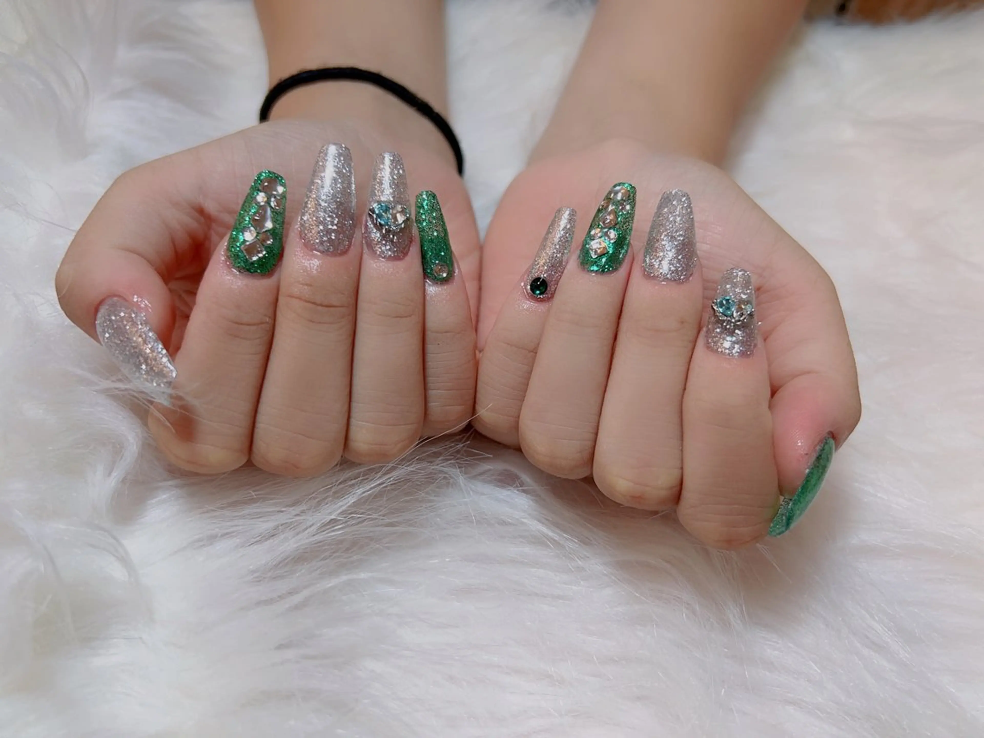 ネイル ストーンネイル ハンドネイル Beauty静 nailのネイルデザイン