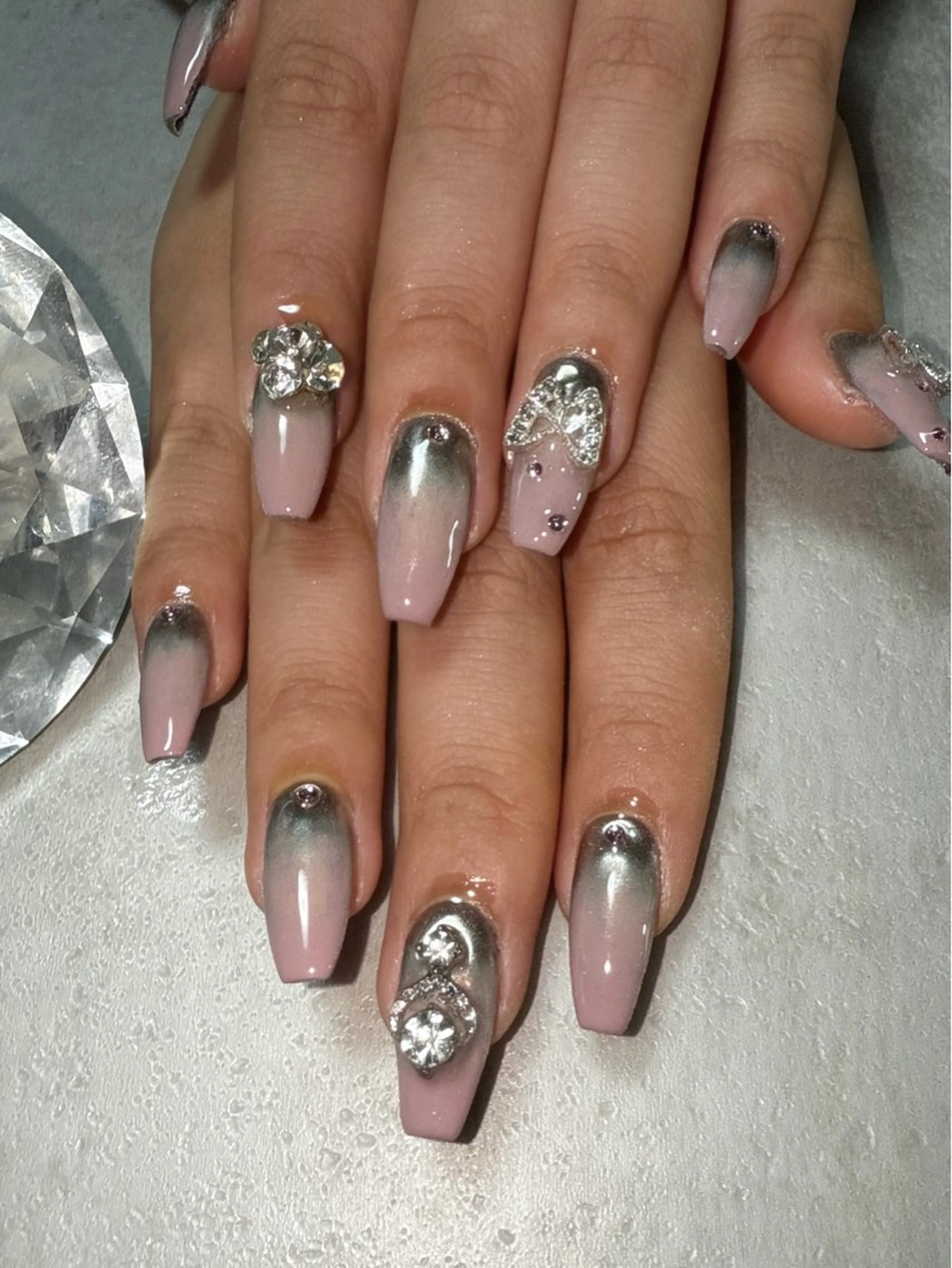 ネイル グラデーション ミラーネイル ハンドネイル SHIHO 🎼のネイルデザイン