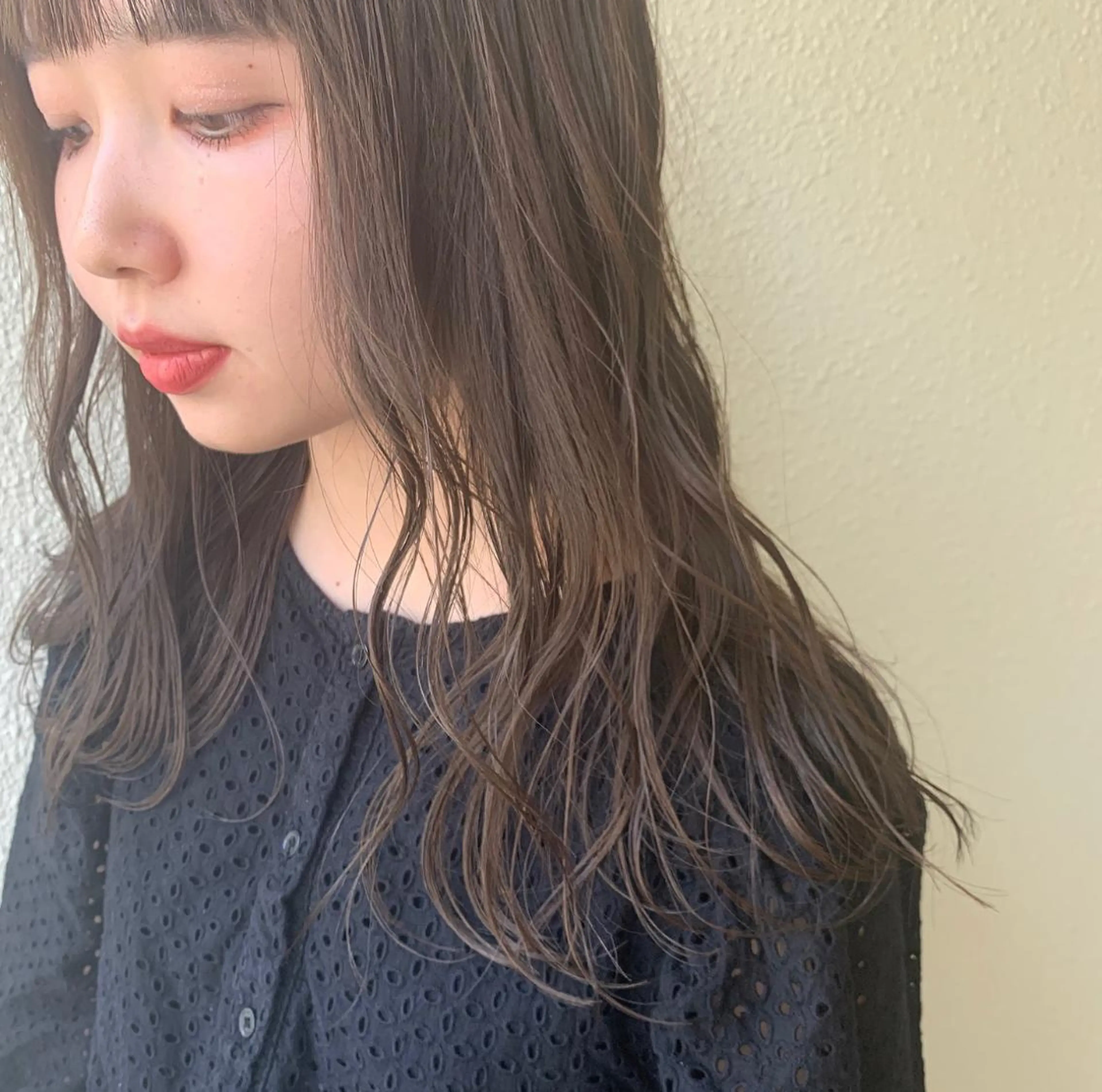 ロング カラー ベージュカラー ブリーチ 透明感カラー ブリーチなしカラー オリーブベージュ iLi所属・iLi 《イリ》のヘアスタイル