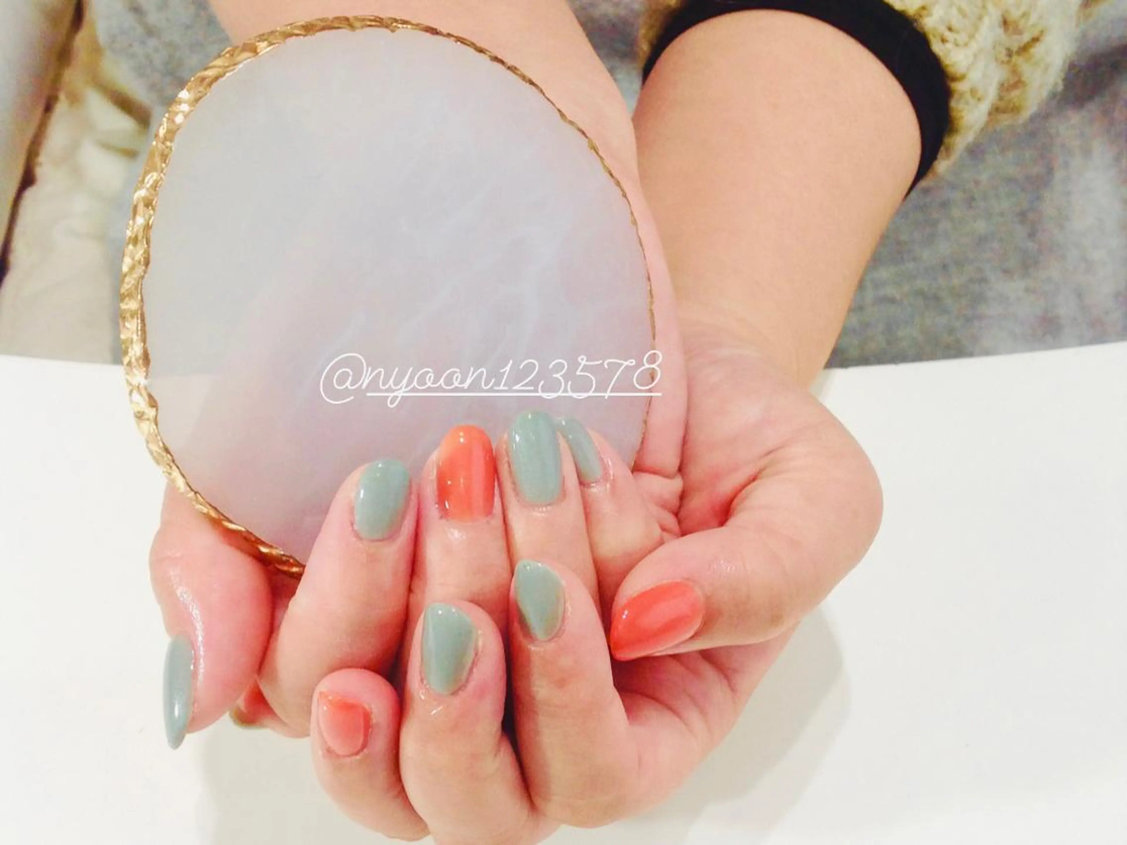 ショート ネイル マツエク・マツパ アイブロウ ワンホンマツエク アートネイル フラッシュネイル 氷ネイル・うるうるネイル マグネットネイル ハンドネイル 13日3980円‼️ マグもデザインも◎のネイルデザイン