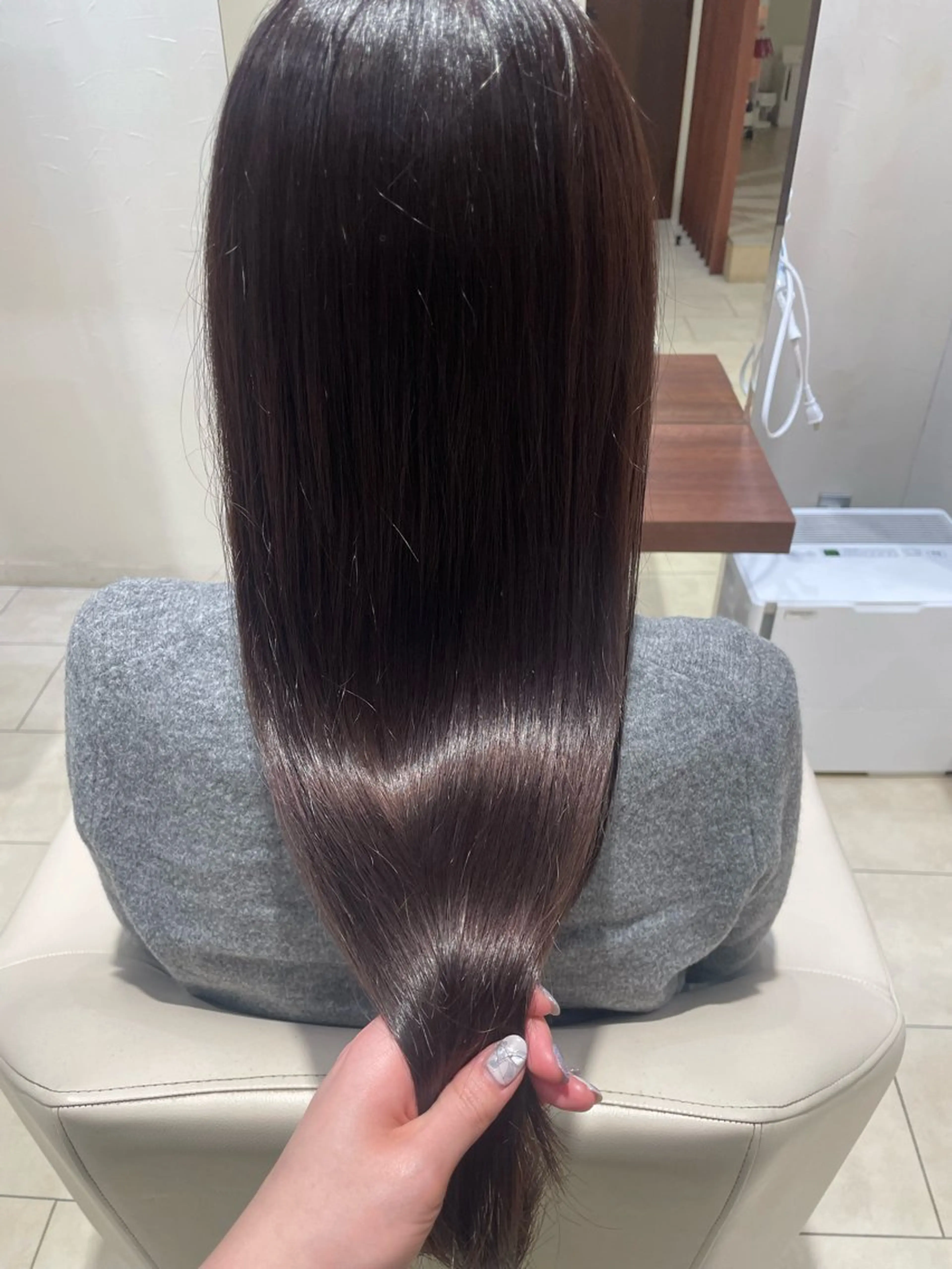 ロング カラー パープルカラー カット ヘアカラー トリートメント 森 邑奈のヘアスタイル