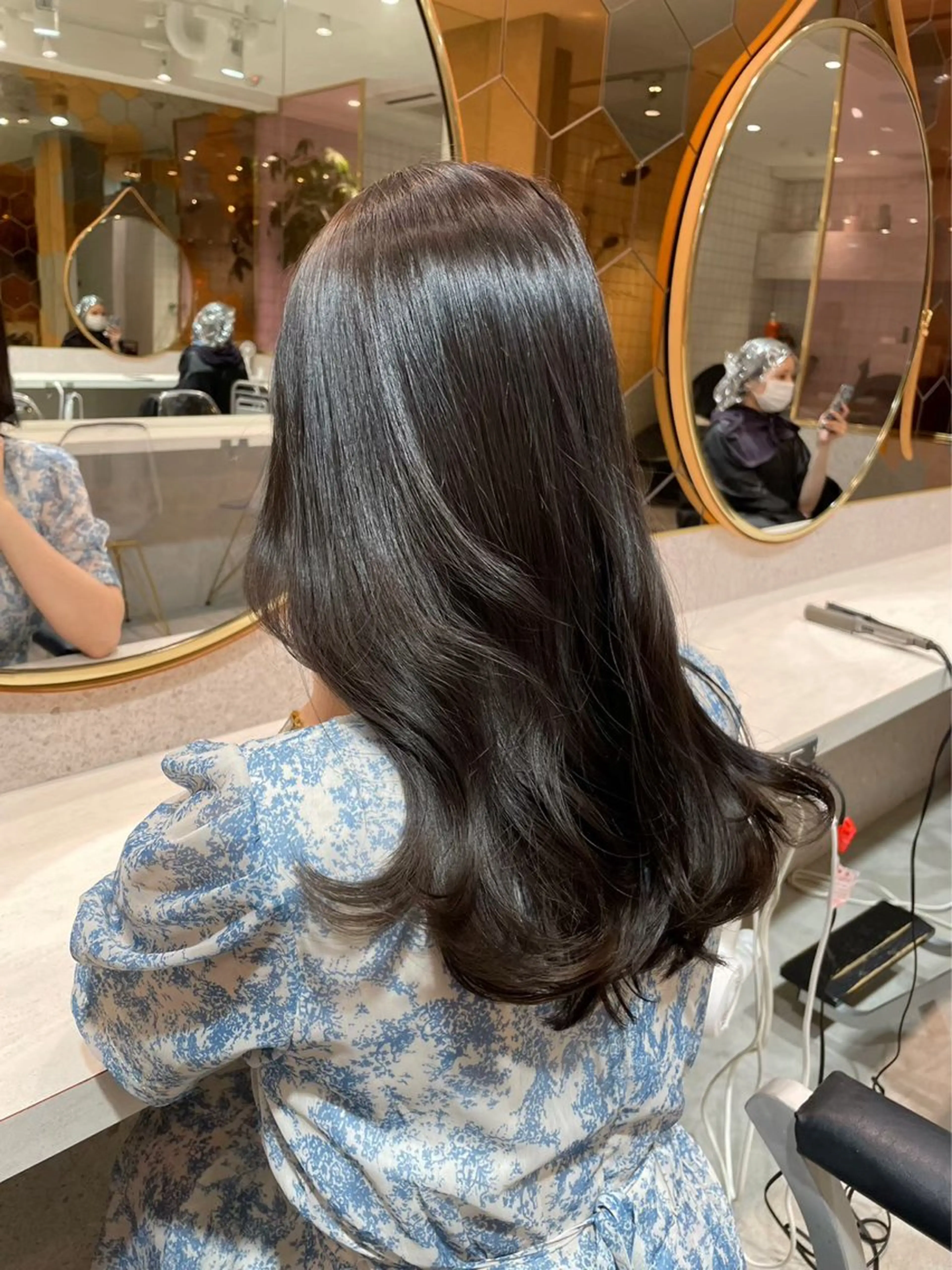 セミロング カラー 透明感カラー ダークグレー ダークグレージュ グレージュ くびれヘア カット ヘアカラー トリートメント 新宿/韓国レイヤー/ 顔周りカット松本美晴のヘアスタイル