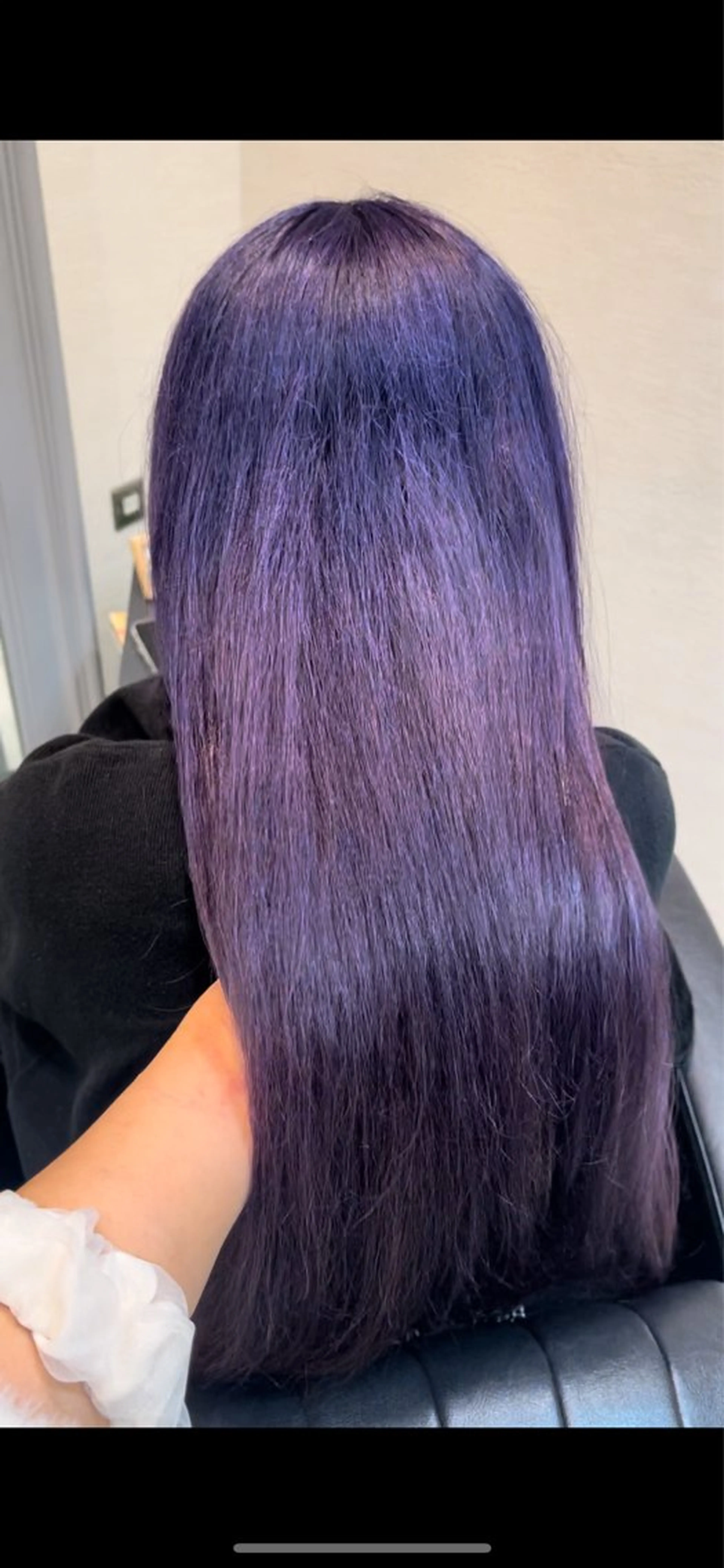 ロング カラー ブリーチ パープルカラー 𝑴𝑰𝑨🎀赤髪 /ピンク/髪質改善のヘアスタイル