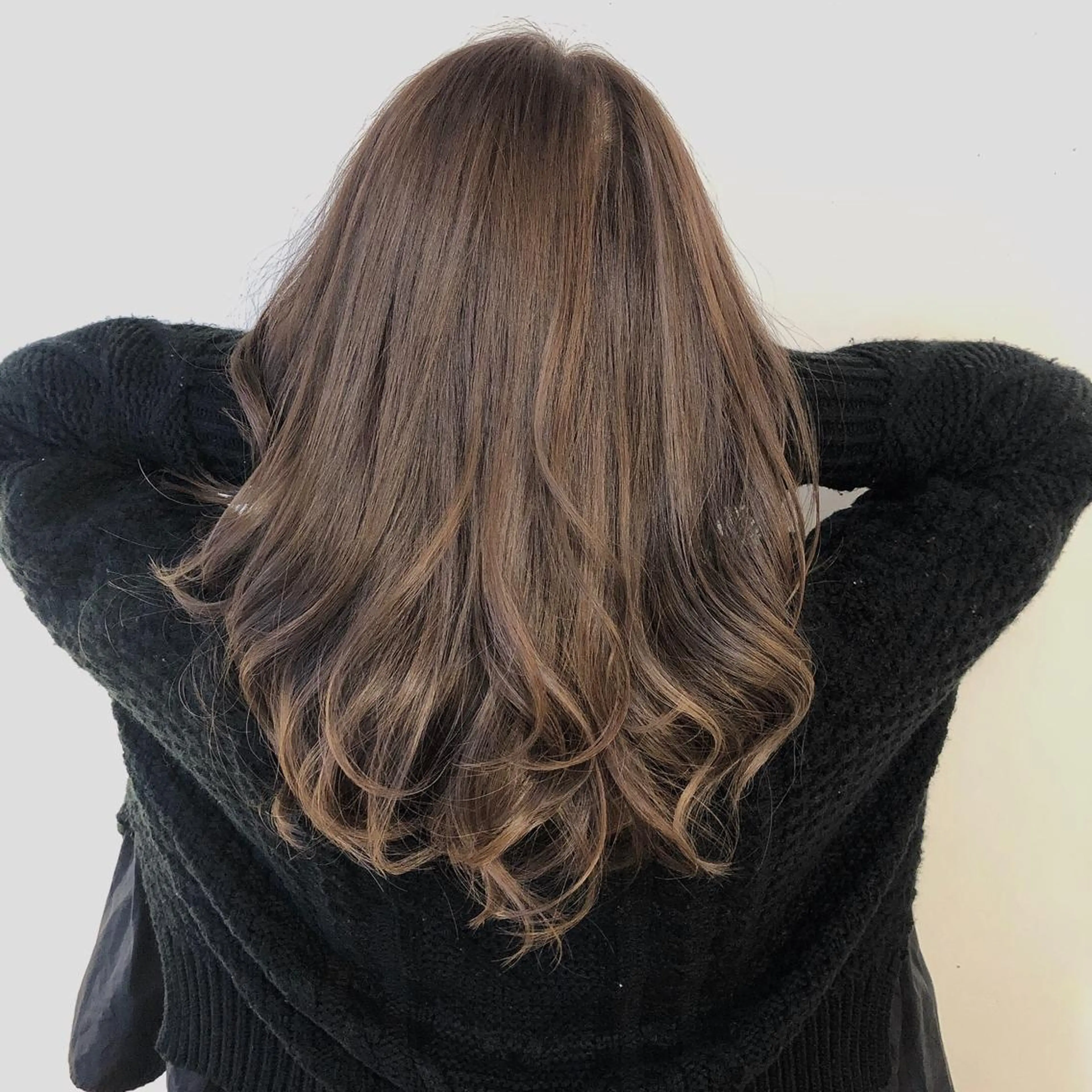 セミロング カラー ベージュカラー ハイライトカラー ハイライト h a k u 大倉 卓人のヘアスタイル