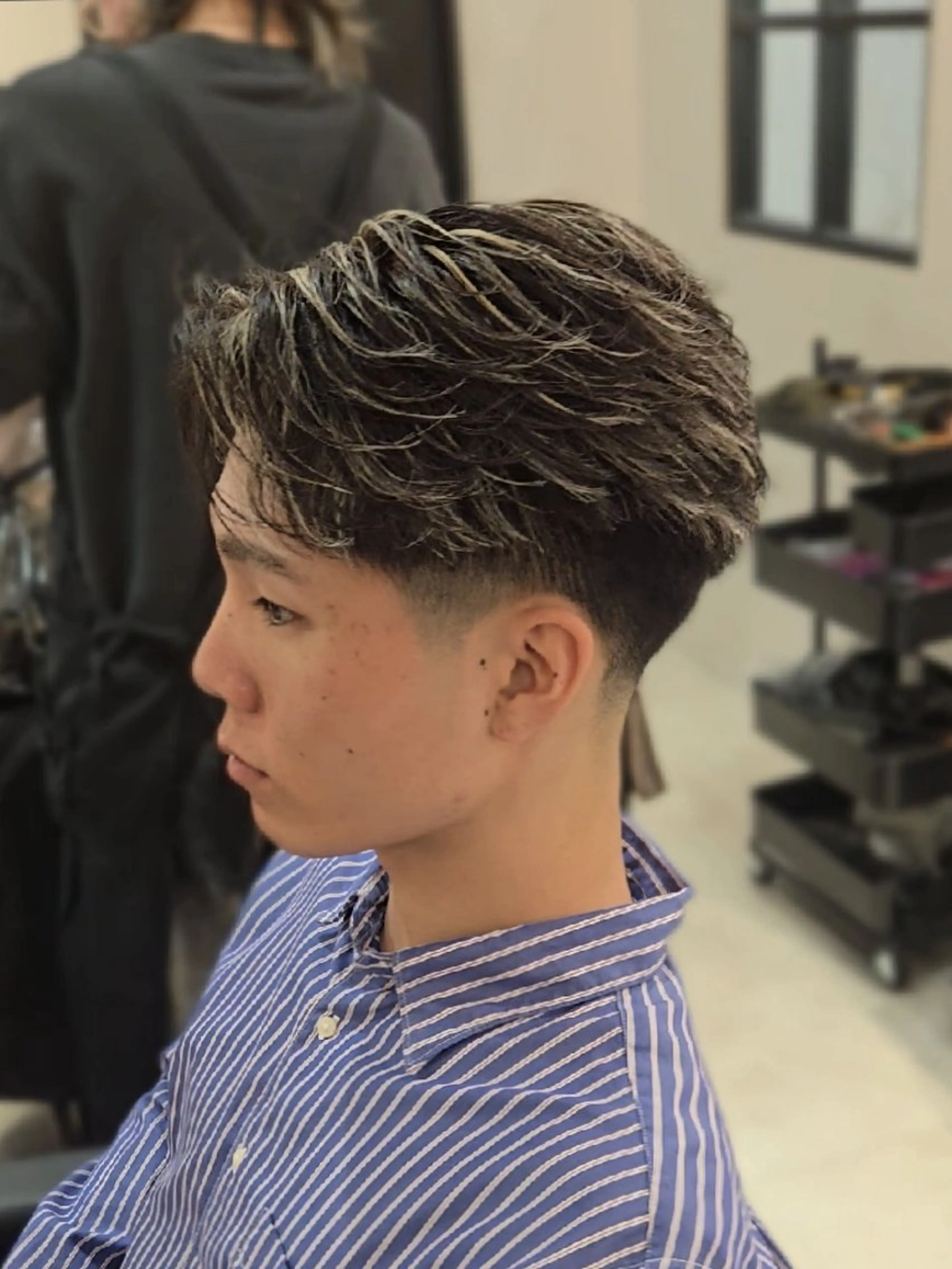 メンズ ミディアム カラー フェードカット メンズハイライト ハイライトカラー ハイライト カット ヘアカラー ヘアセット LEN名古屋/パーマ 海外ヘア/メンズ特化のヘアスタイル