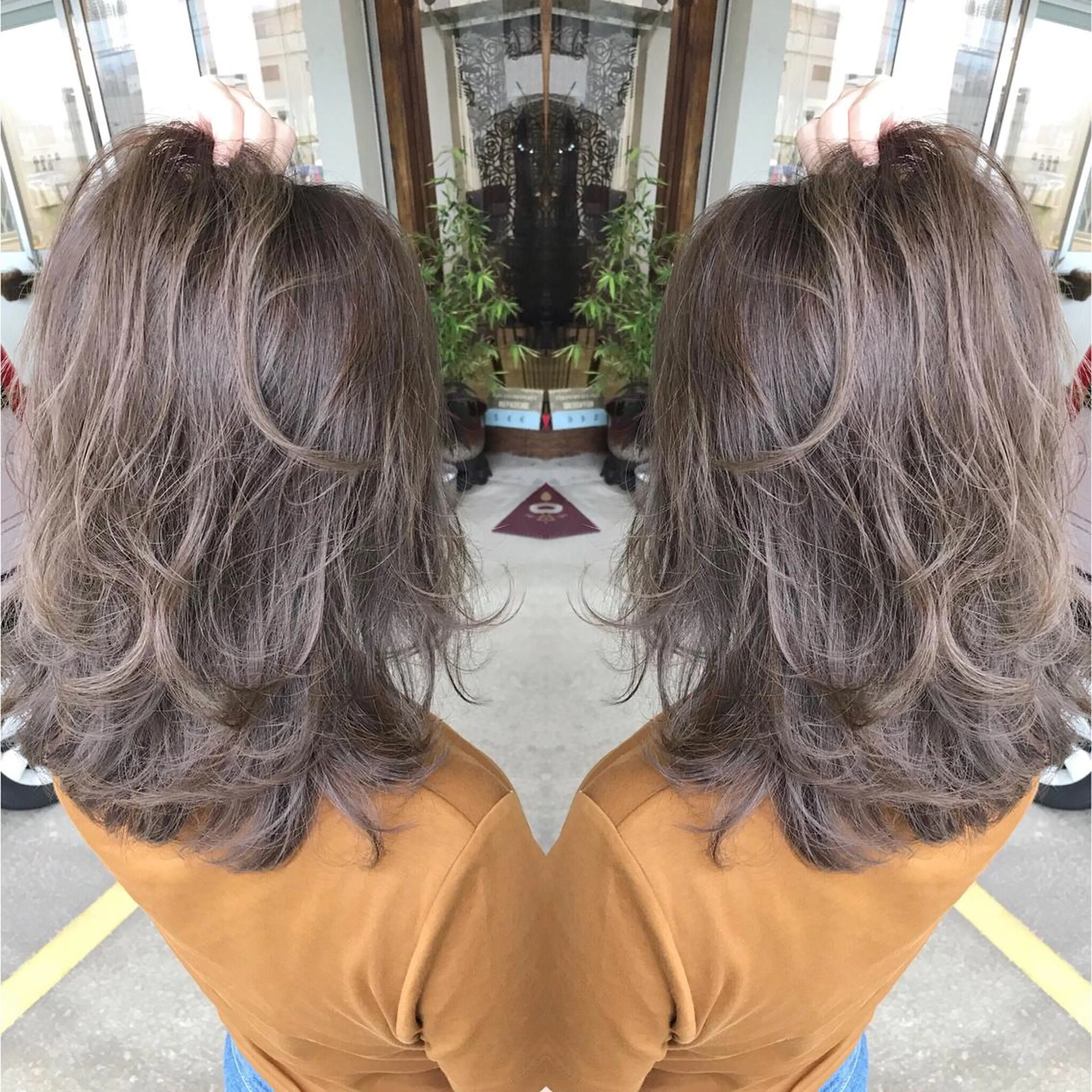 ミディアム カラー グレージュ ネイビーカラー grand juteのヘアスタイル