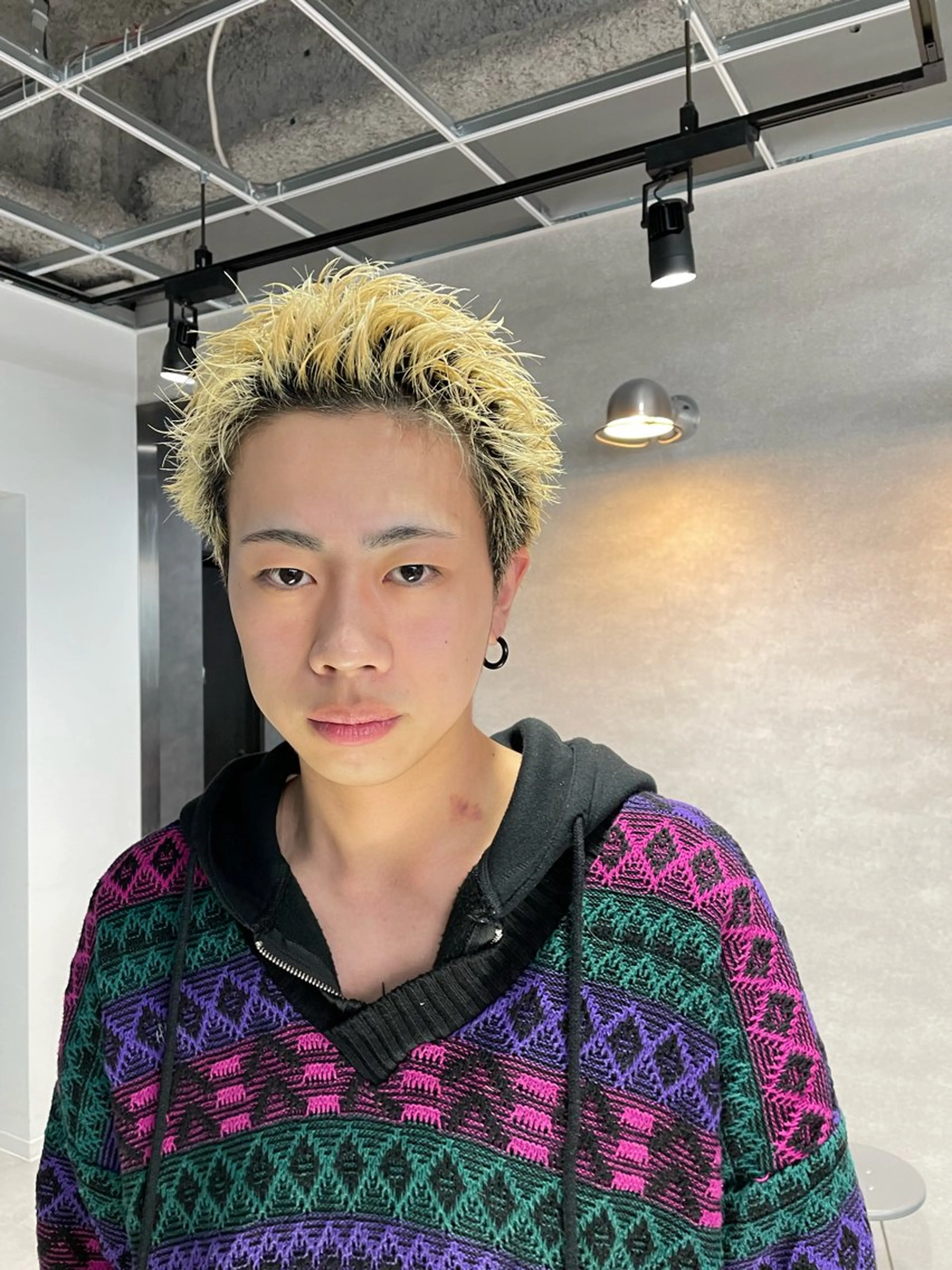 ショート メンズ メンズハイトーン スパイキーショート ショートヘア カット 垢抜けハイトーン☀／ 笑顔の美容師／しゅんのヘアスタイル