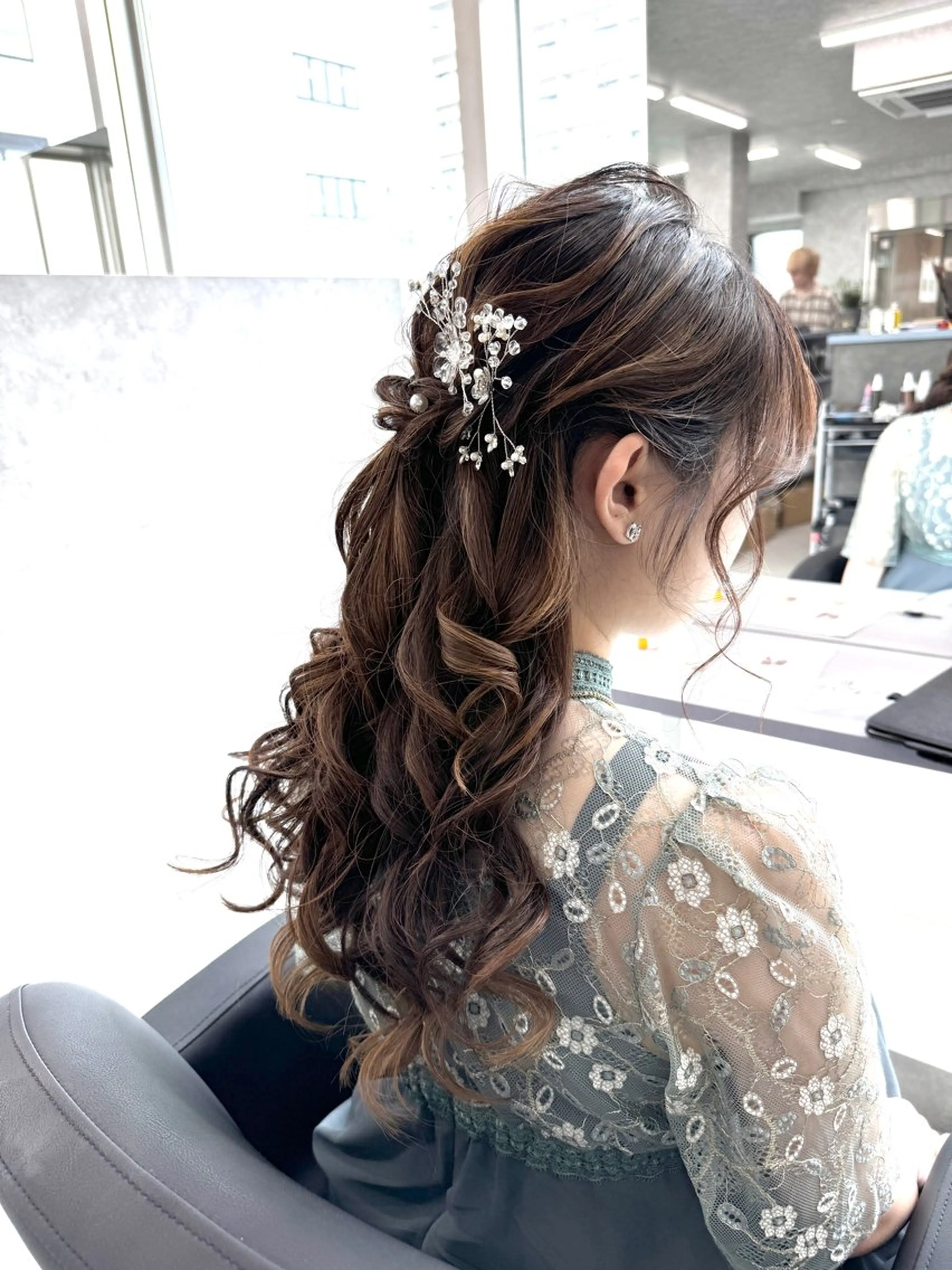 ヘアアレンジ 成人式 ハーフアップ 結婚式・ブライダル 韓国風カラー🤎 𝒄𝒉𝒊𝒌𝒂のヘアスタイル