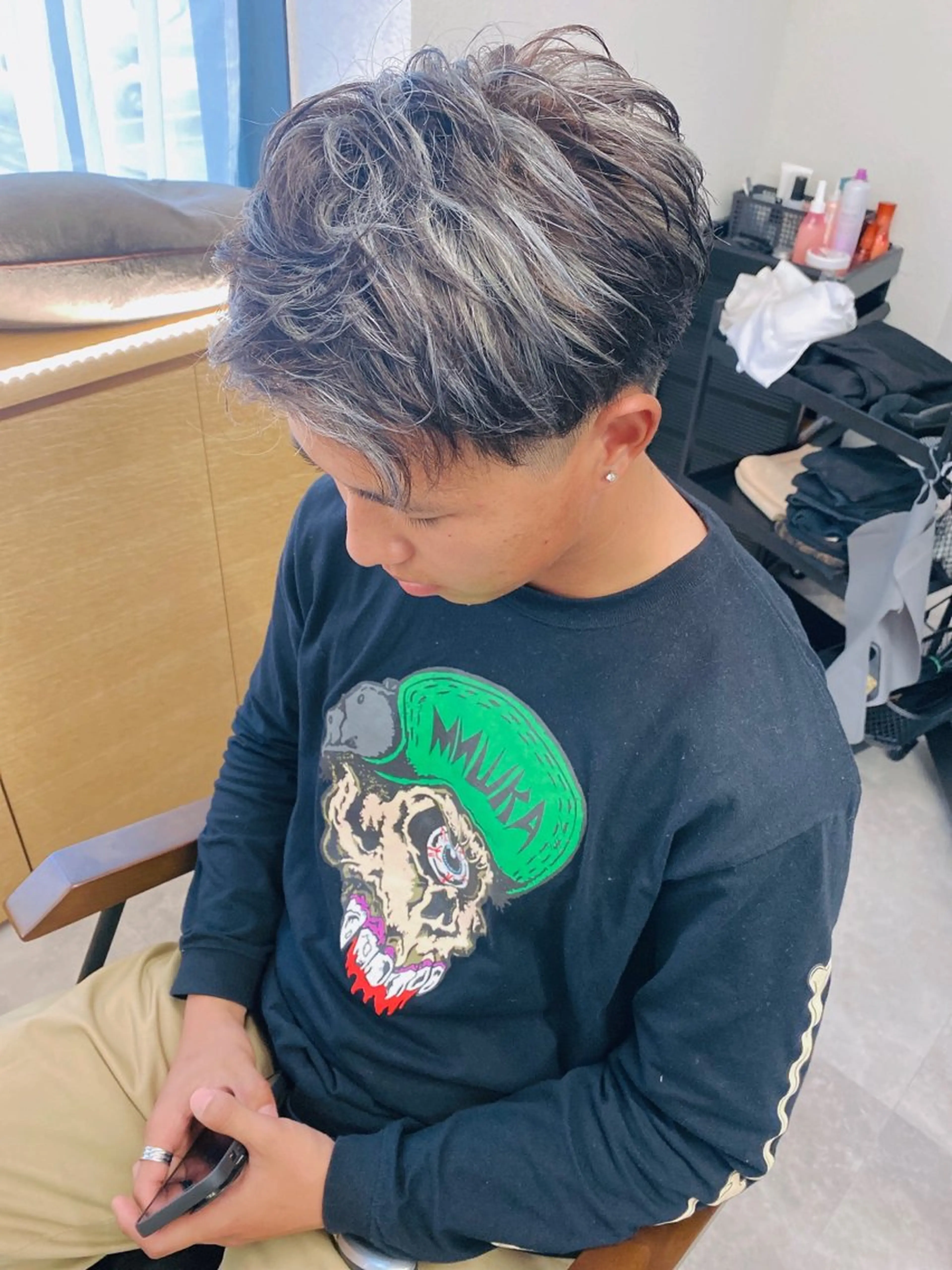 ショート カラー メンズ メンズメッシュ メッシュ シルバー Emitas.柳通り店所属・山﨑 大暉【ダブルカラー】のヘアスタイル