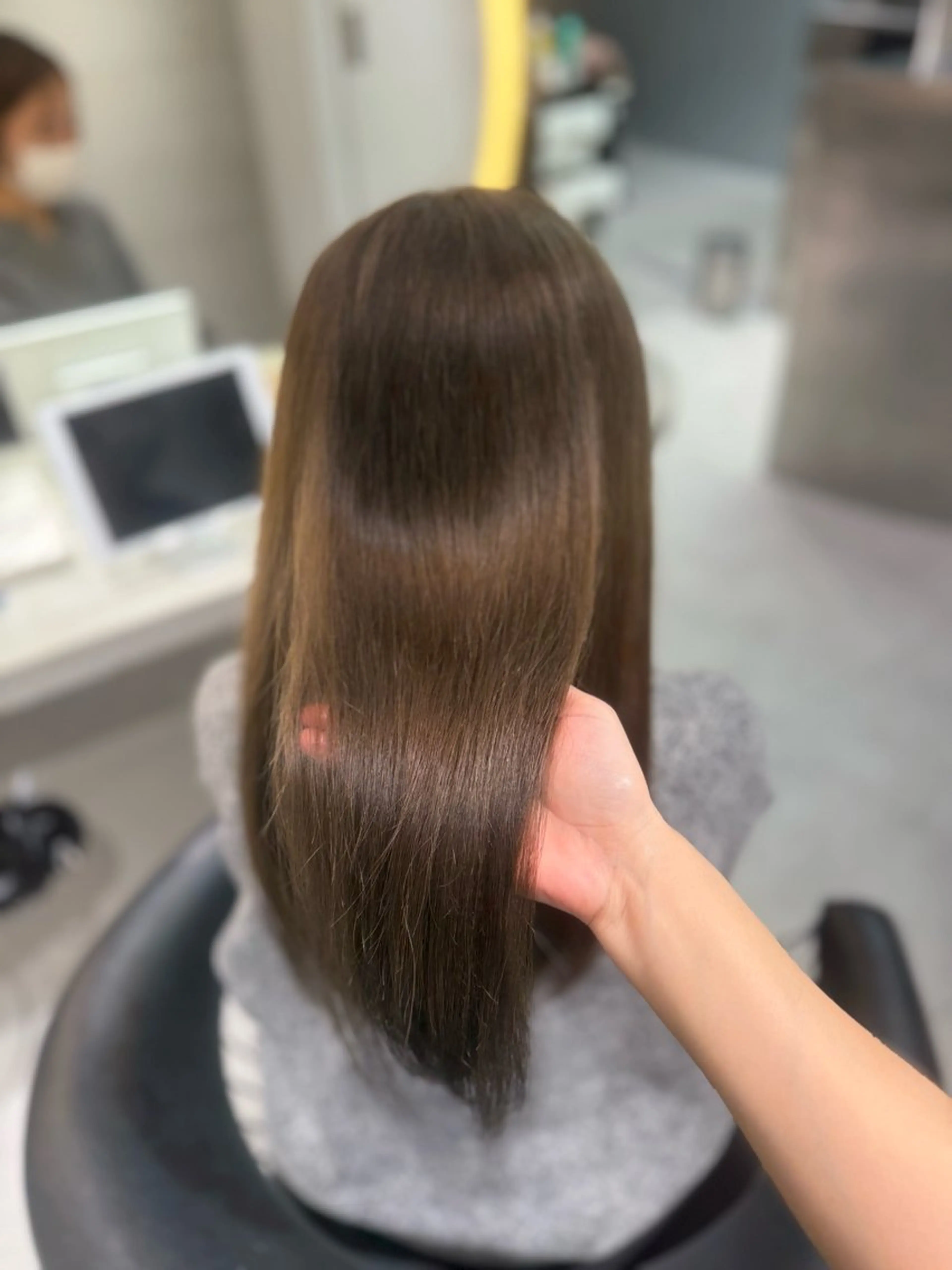 セミロング カラー ベージュカラー ブリーチ オリーブベージュ ヘアカラー ハイトーン特化🤍/ 韓国ボブ / ハルナのヘアスタイル