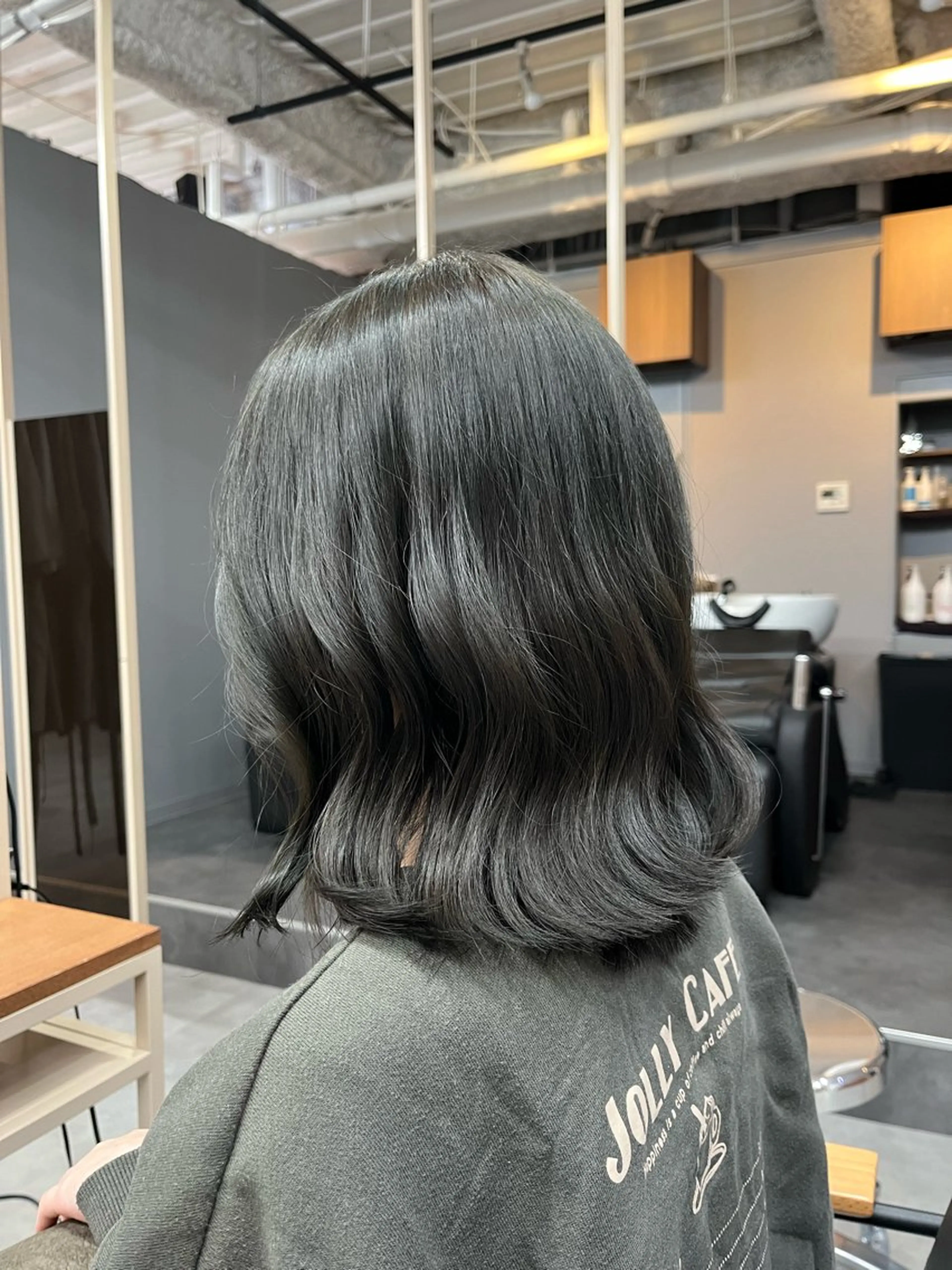 カラー 透明感カラー オリーブグレー アンドウ アカリのヘアスタイル