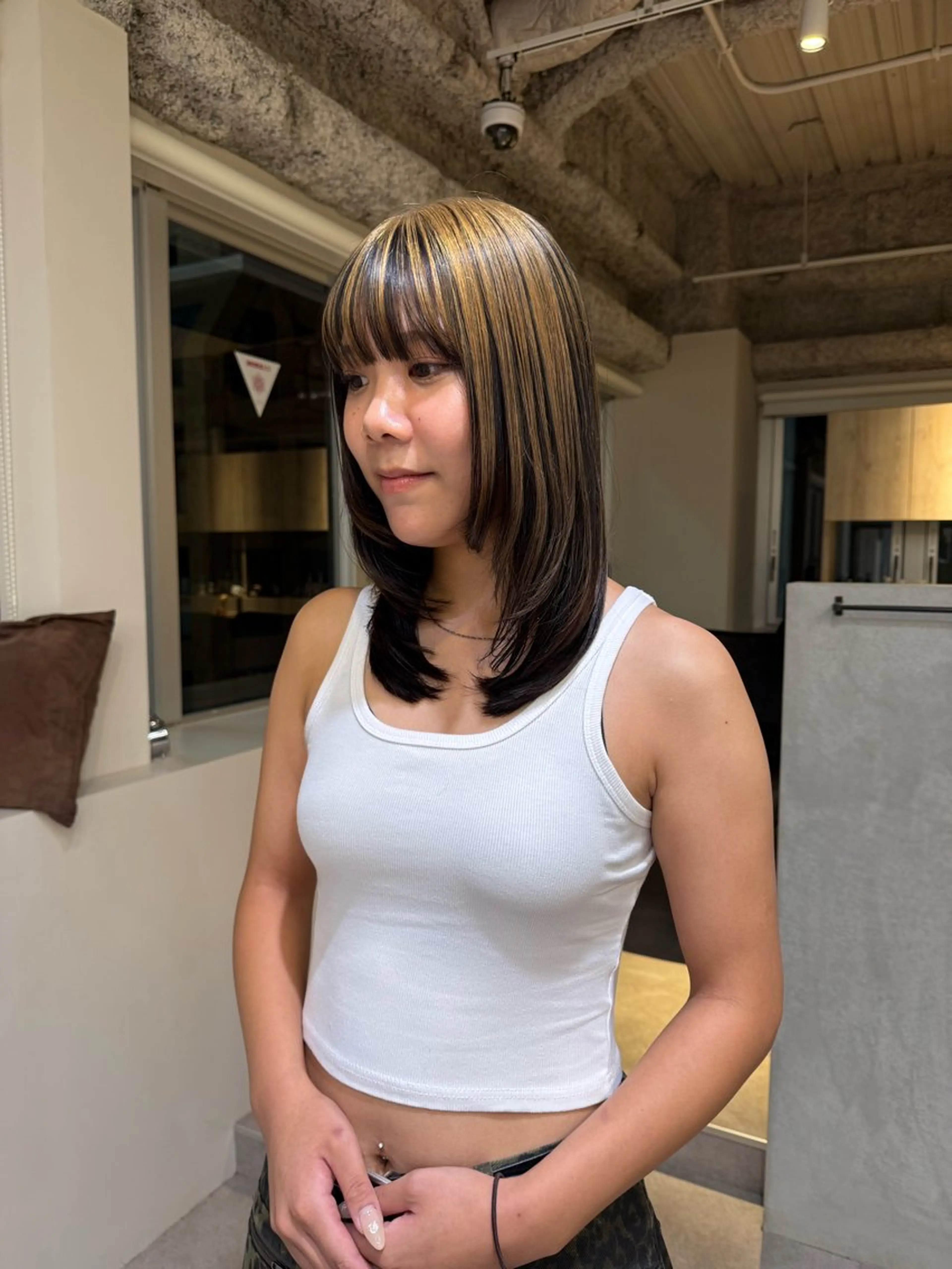 セミロング SARA 【大阪梅田】のヘアスタイル