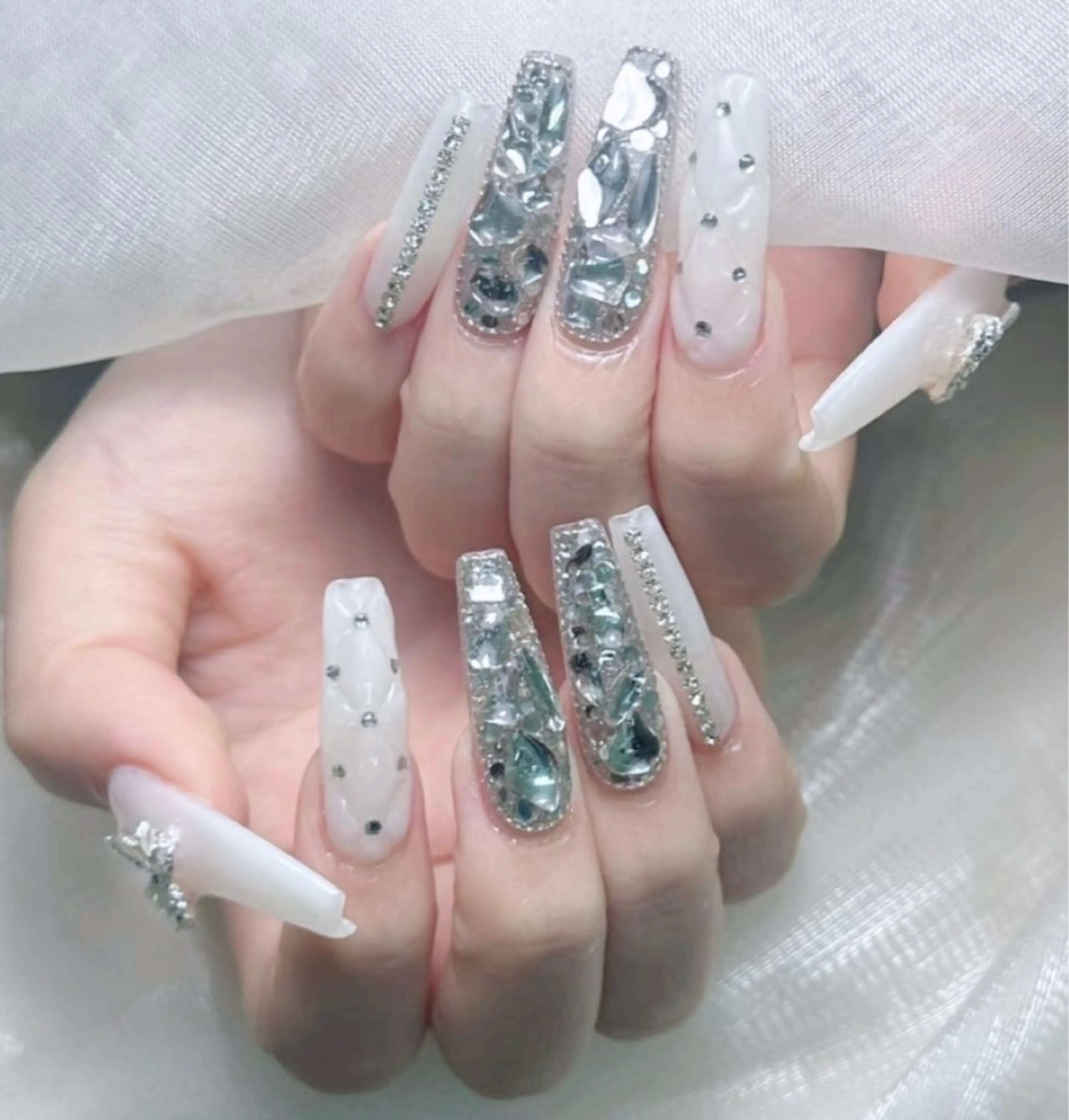 ネイル ボルドー チークネイル フレンチネイル ジェルネイル グラデーション ハンドネイル ╹◡╹Mimoミモ ネイルサロンのネイルデザイン