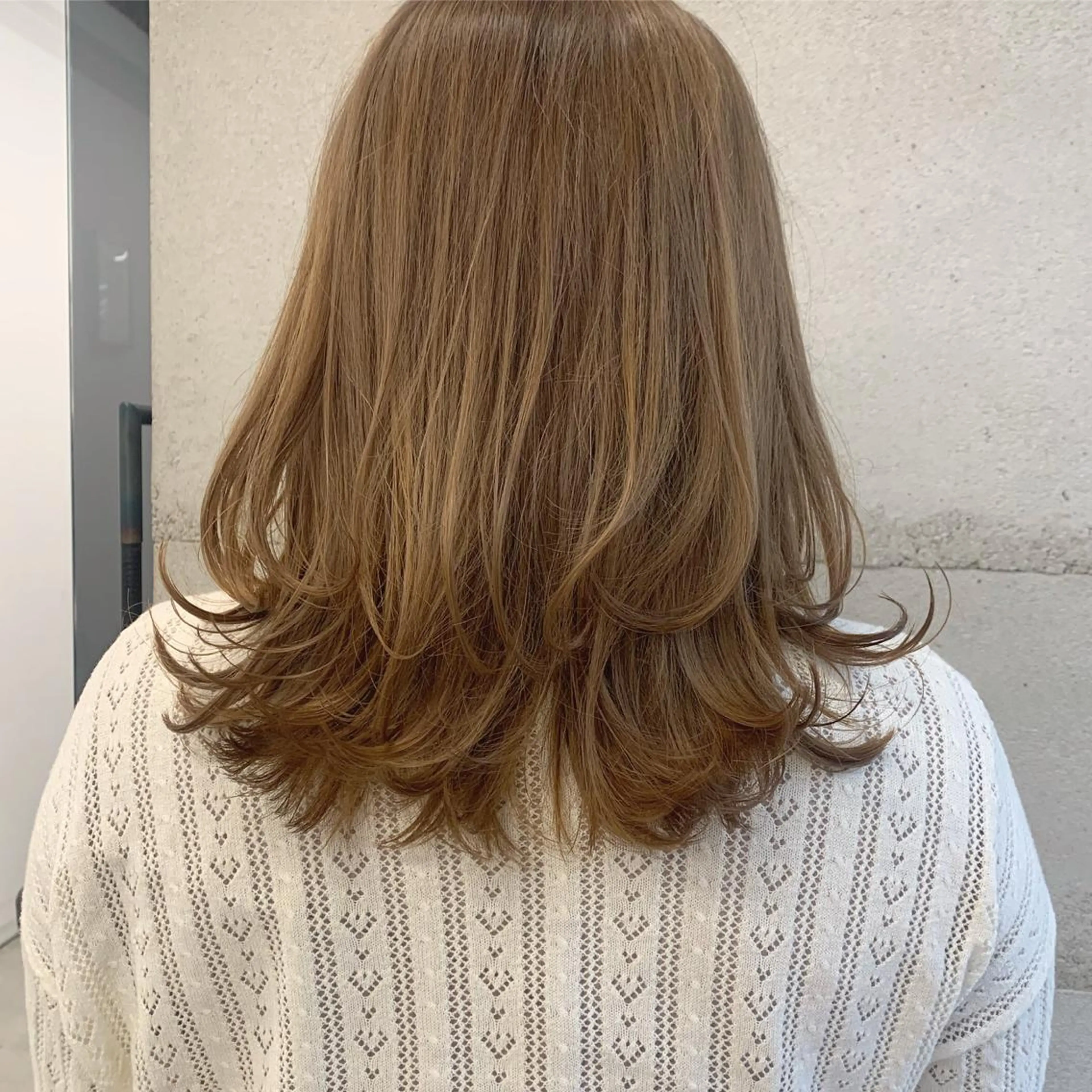 ミディアム カラー ミディアムパーマ ベージュカラー ブリーチ ケアブリーチ ダブルカラー カット ヘアカラー トリートメント 透明感/オリーブ/ グレージュ/YUKAのヘアスタイル