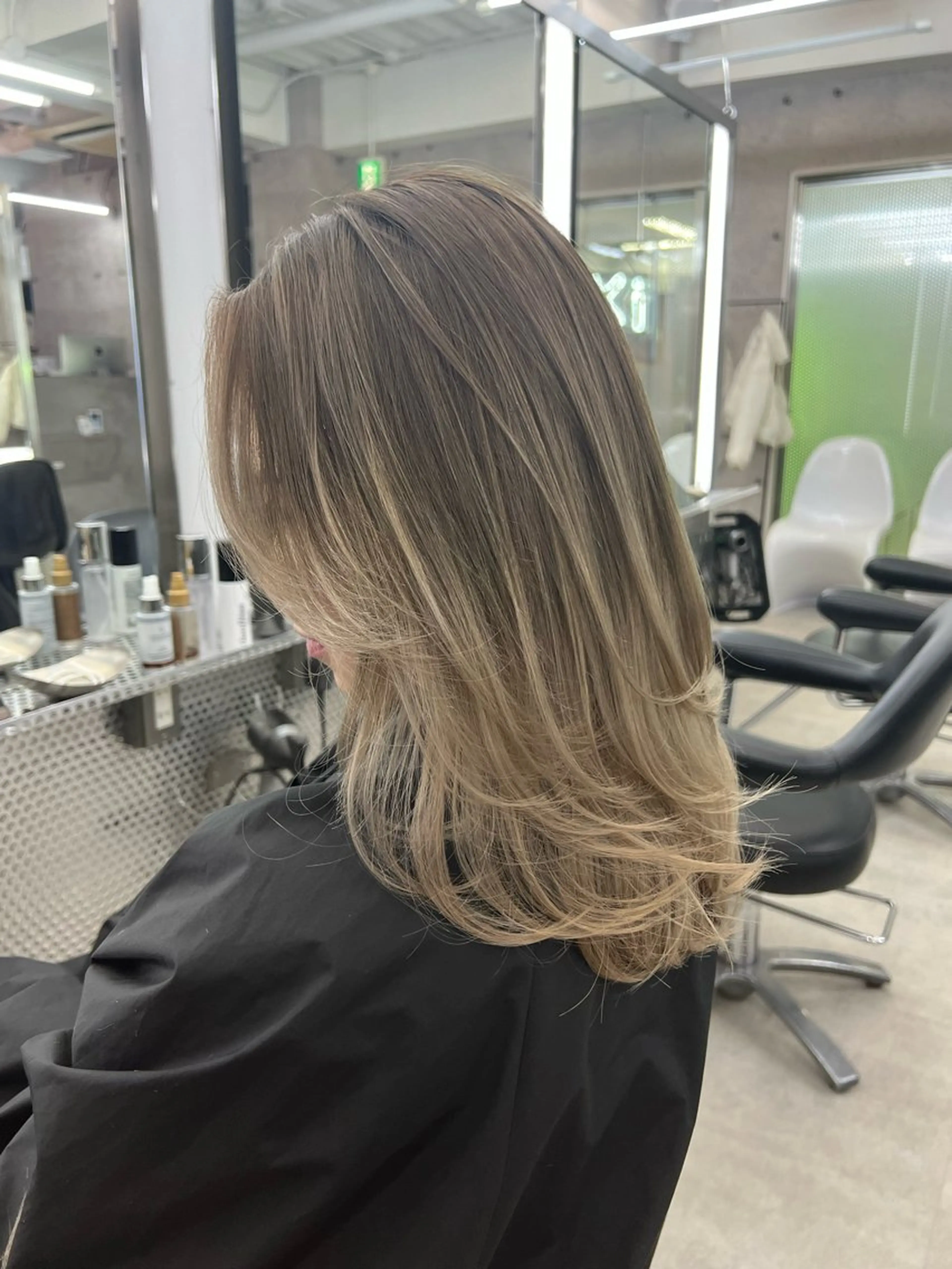 セミロング アンナ🦋海外ヘア バレイヤージュのヘアスタイル