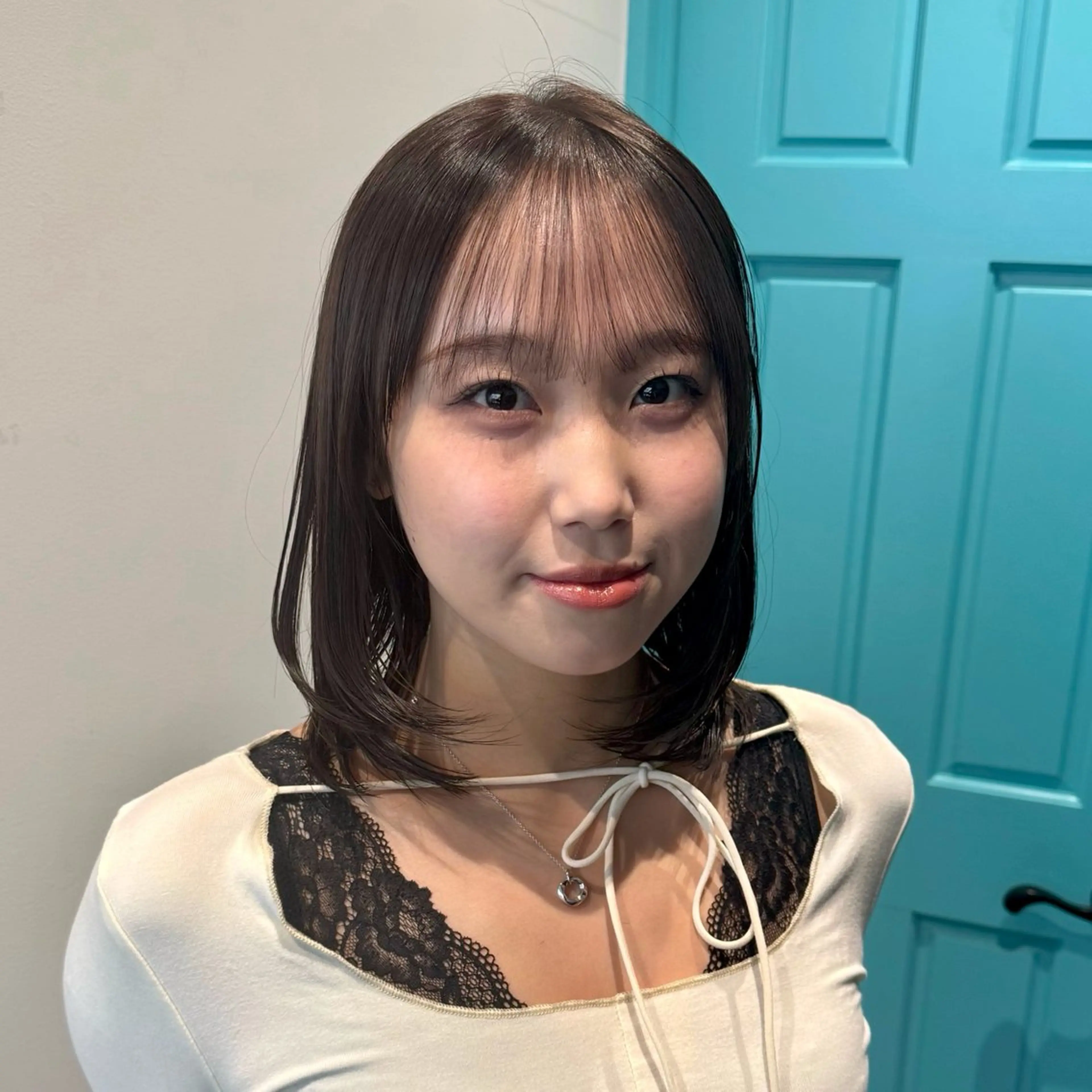 ミディアム カラー カット 韓国ヘア AINA🐱のヘアスタイル