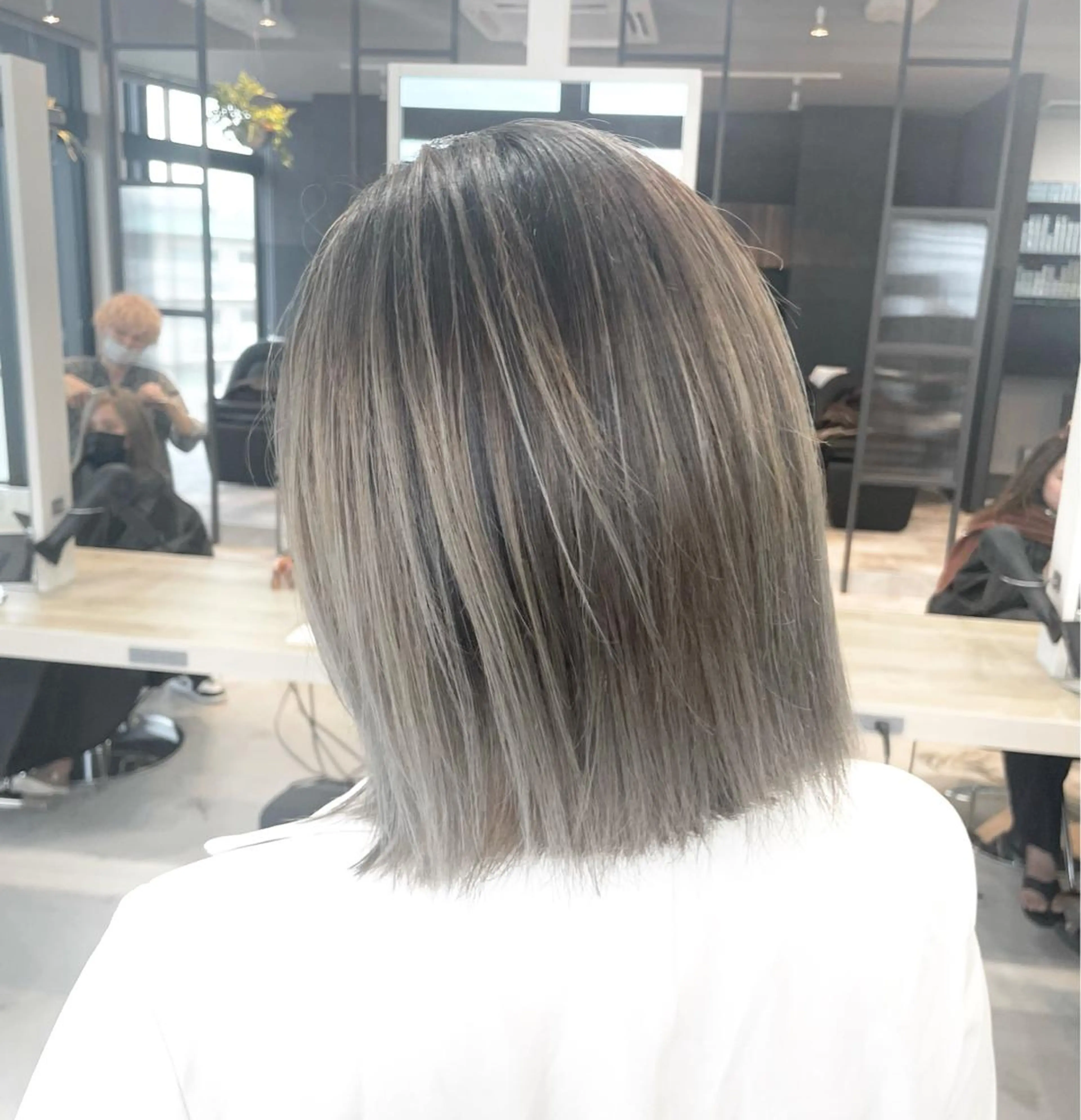 ミディアム カラー バレイヤージュ 外国人風カラー レイヤーカット Lia所属・皆木 智晴のヘアスタイル