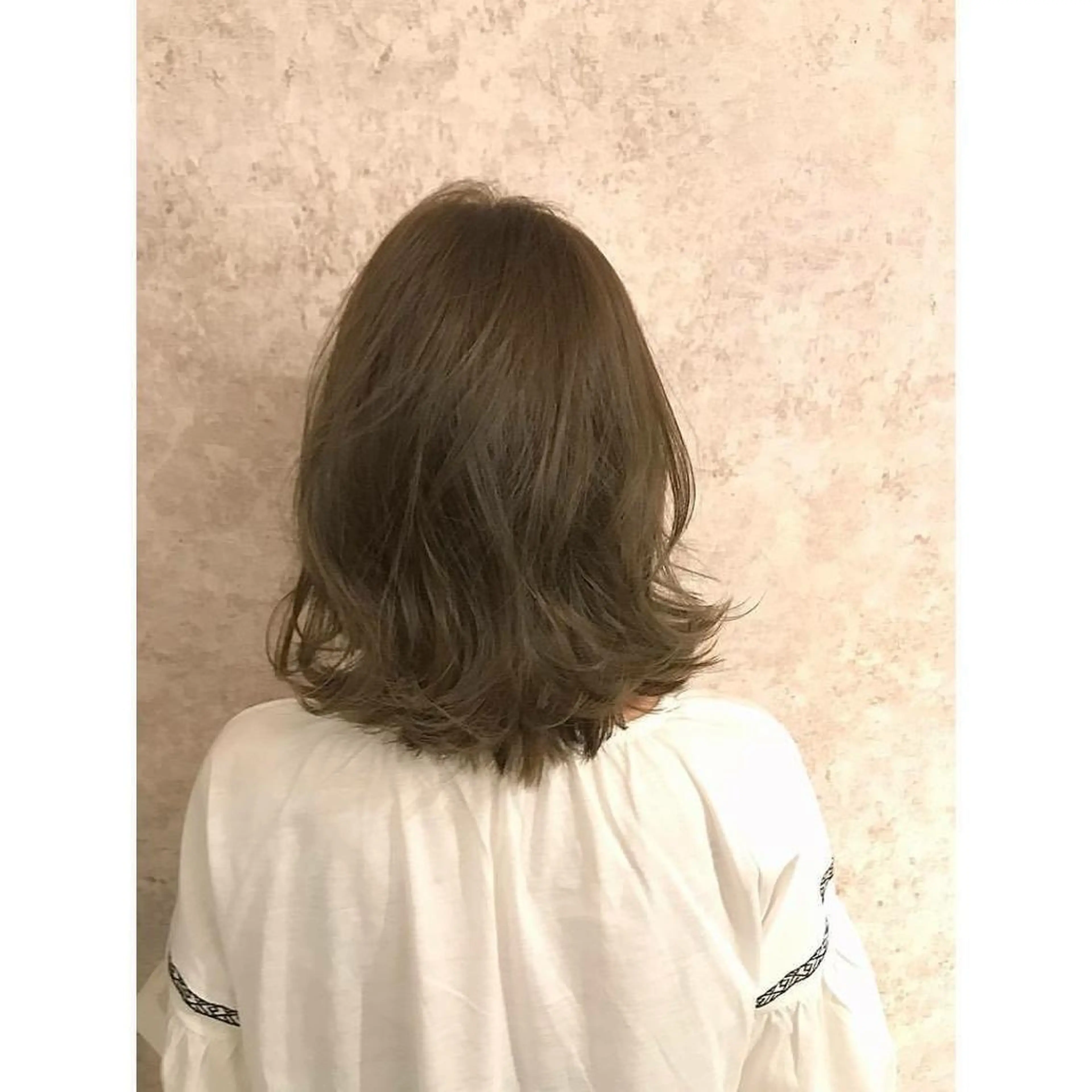 ミディアム due hair 京都駅前店 MILBON オージュア認定サロン【デューヘアー】所属・ハイトーンブリーチ 土坂　由志【京都】のヘアスタイル
