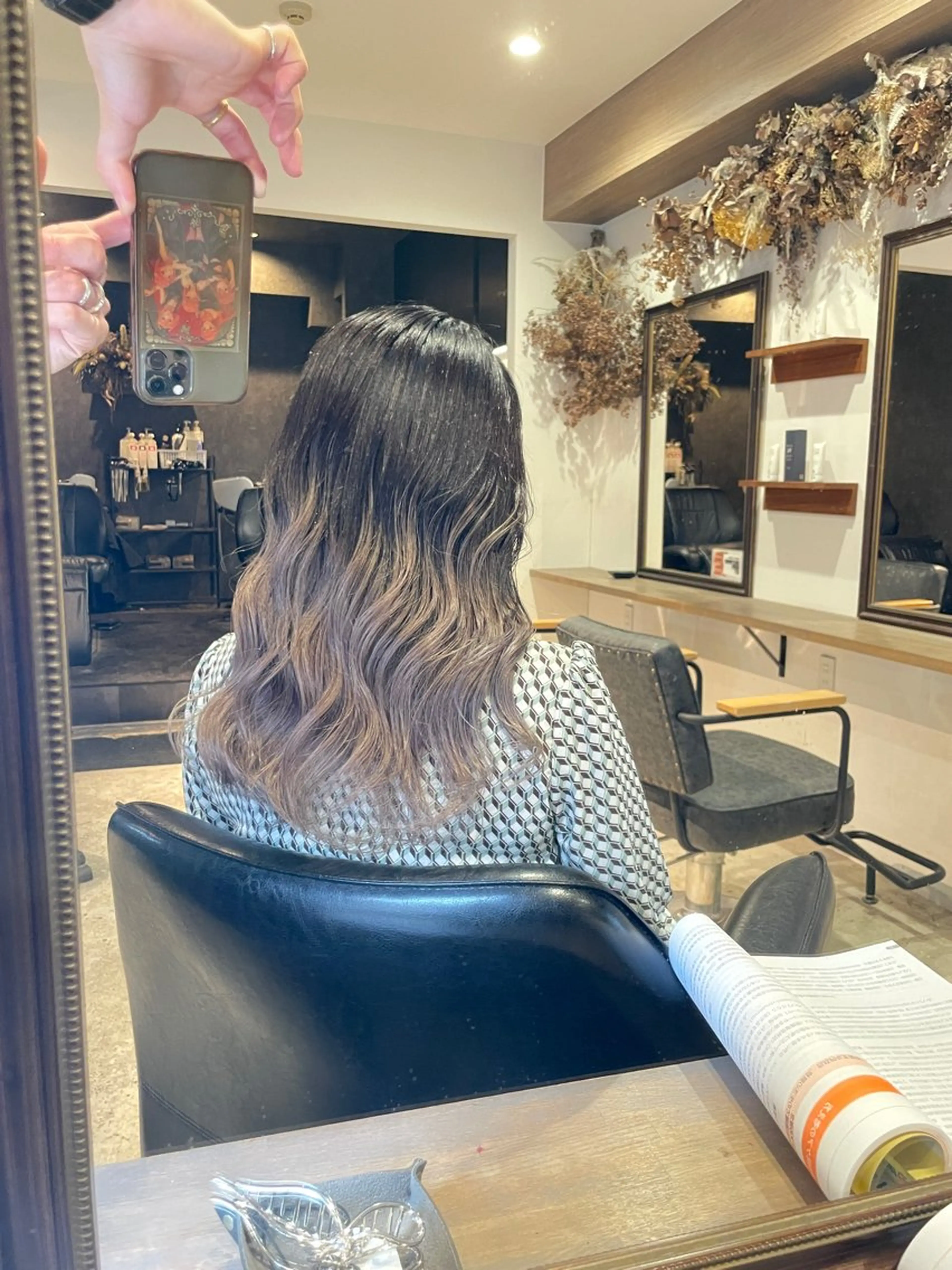 セミロング カラー バレイヤージュ グラデーションカラー レイヤーカット カット ヘアカラー ギャルの革命児 秀斗のヘアスタイル