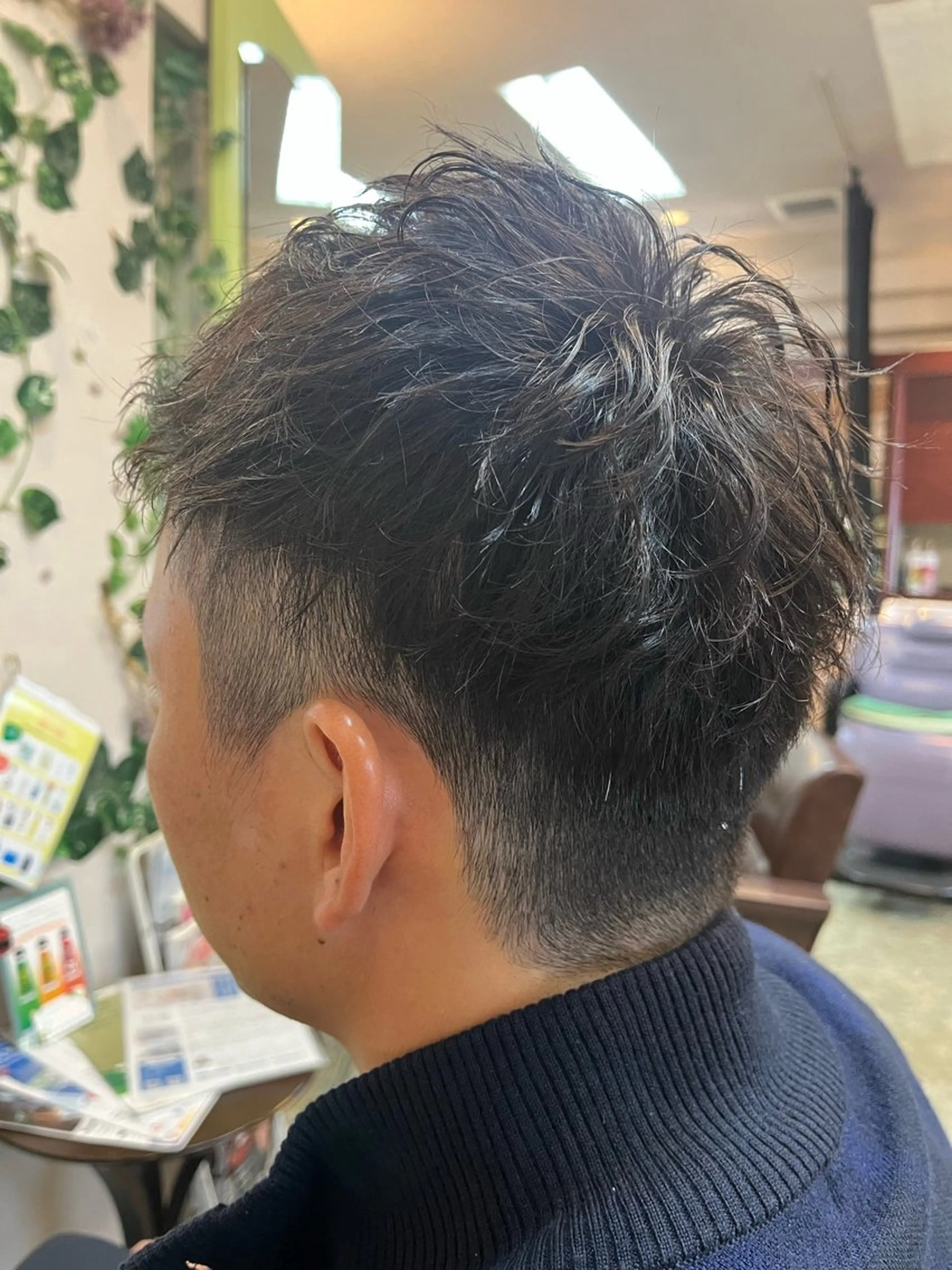 ショート パーマ メンズ メンズパーマ ツーブロック 波巻きパーマ ショートヘア カット Revie所属・松 下のヘアスタイル