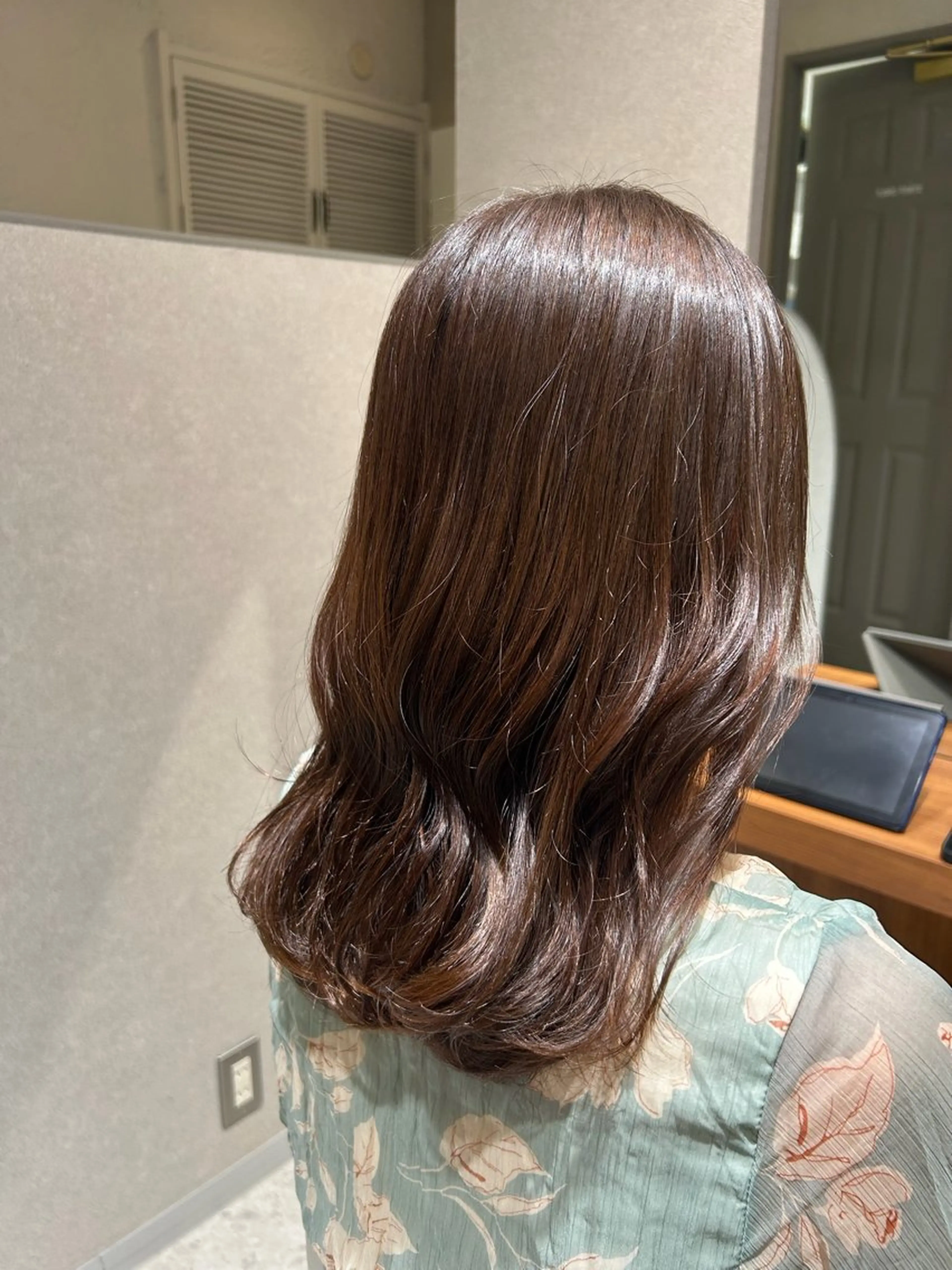 ミディアム カット ヘアカラー トリートメント LOVEST  井上 つぐみ/ 透明感のヘアスタイル