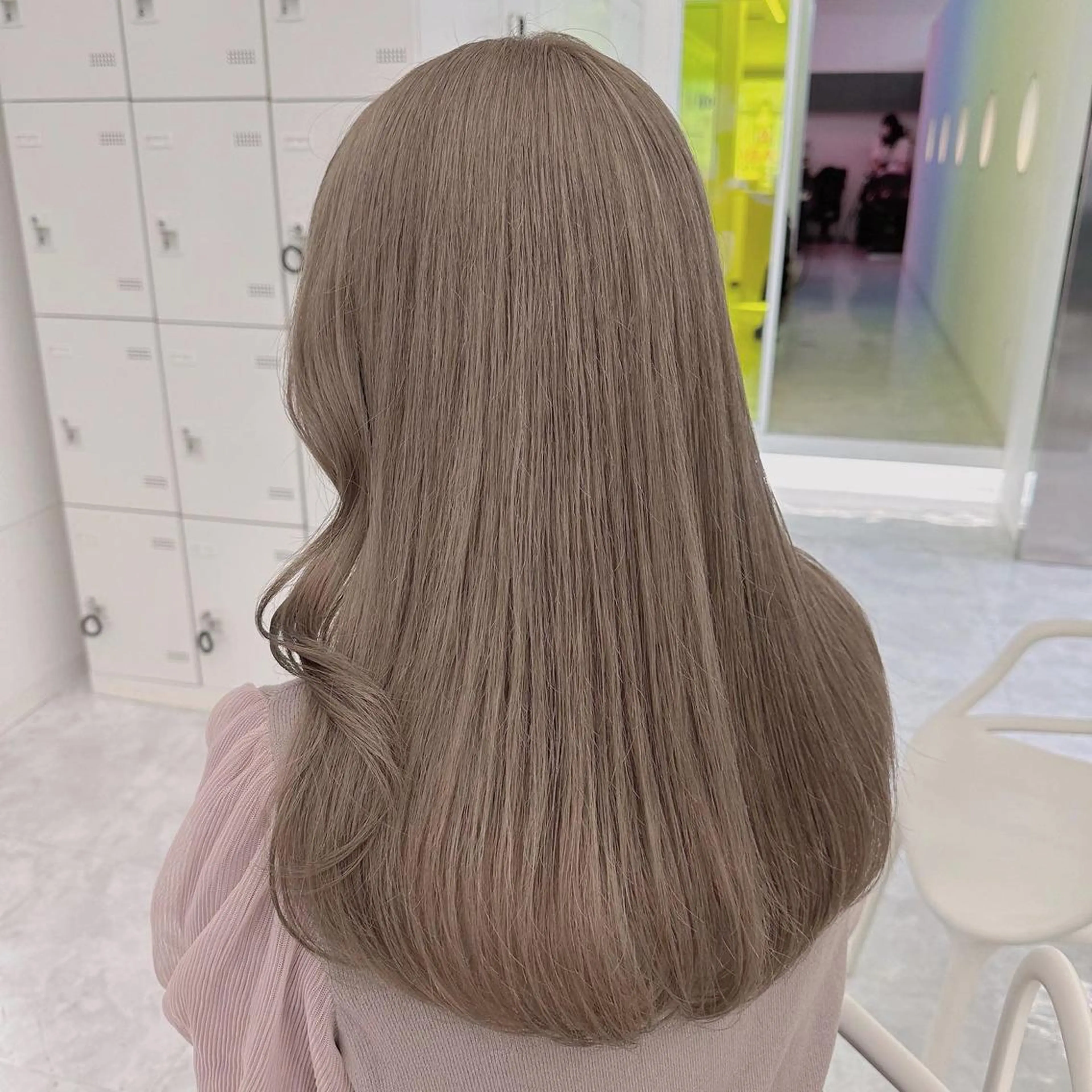 ロング カラー ヘアカラー トリートメント ヘッドスパ ヘアセット 透明感/グレージュ/ ミルクティー/ユウトのヘアスタイル