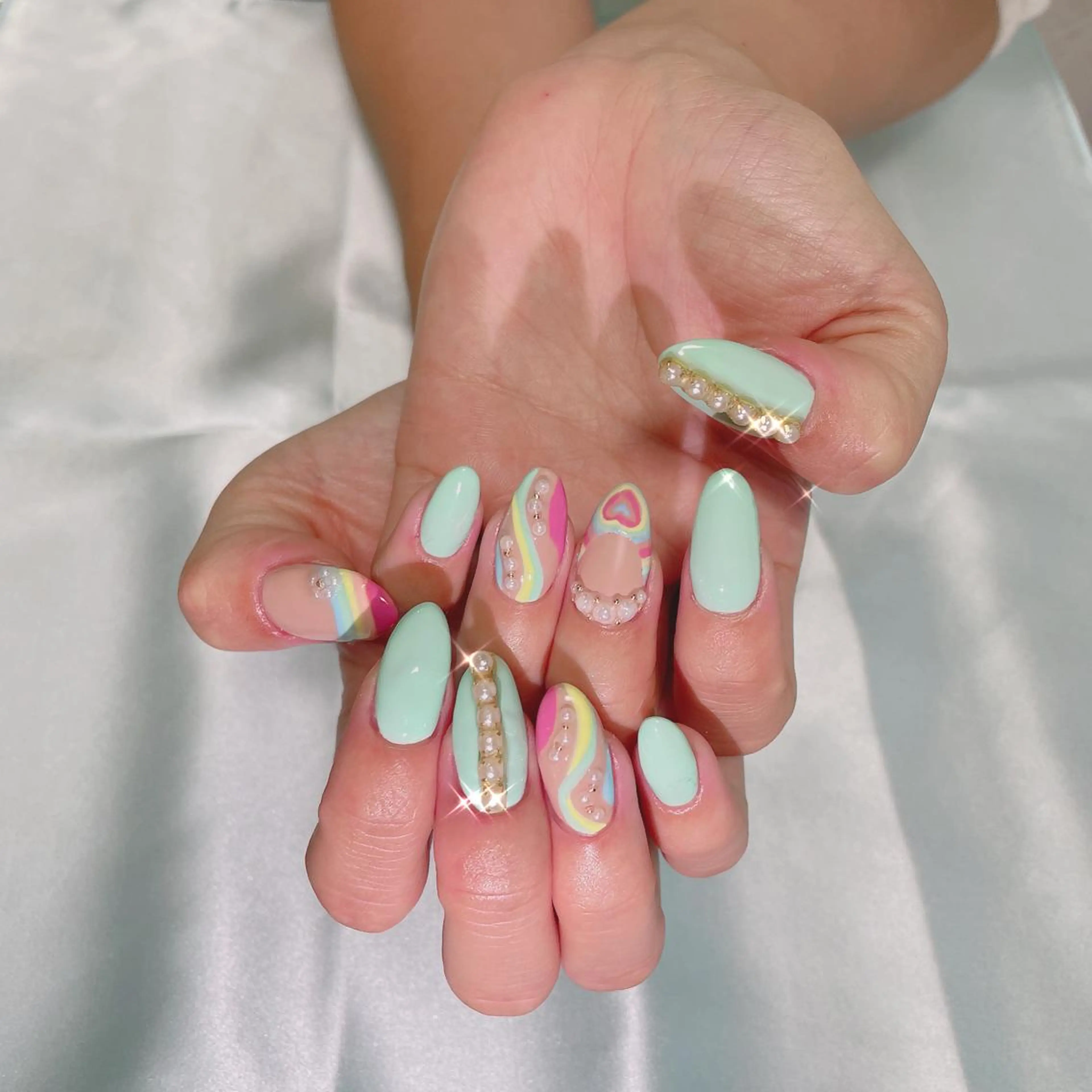 ネイル ハンドネイル VIERU 🌈🎀💖のネイルデザイン